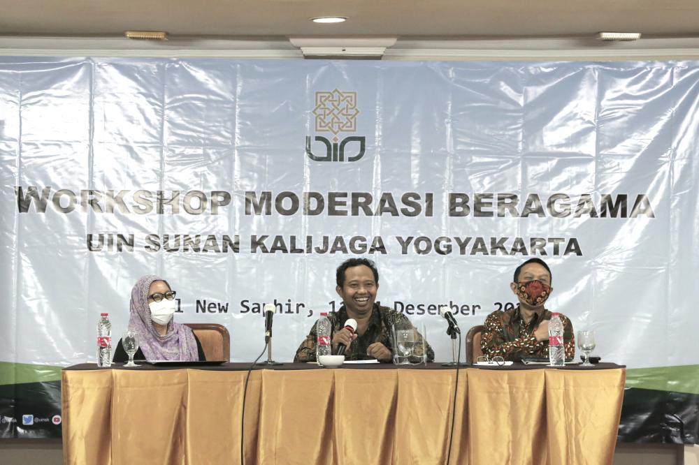 Rektor Universitas Islam Negeri (UIN) Sunan Kalijaga Yogyakarta Al-Makin dalam workshop di Yogyakarta, Jumat (11/12)