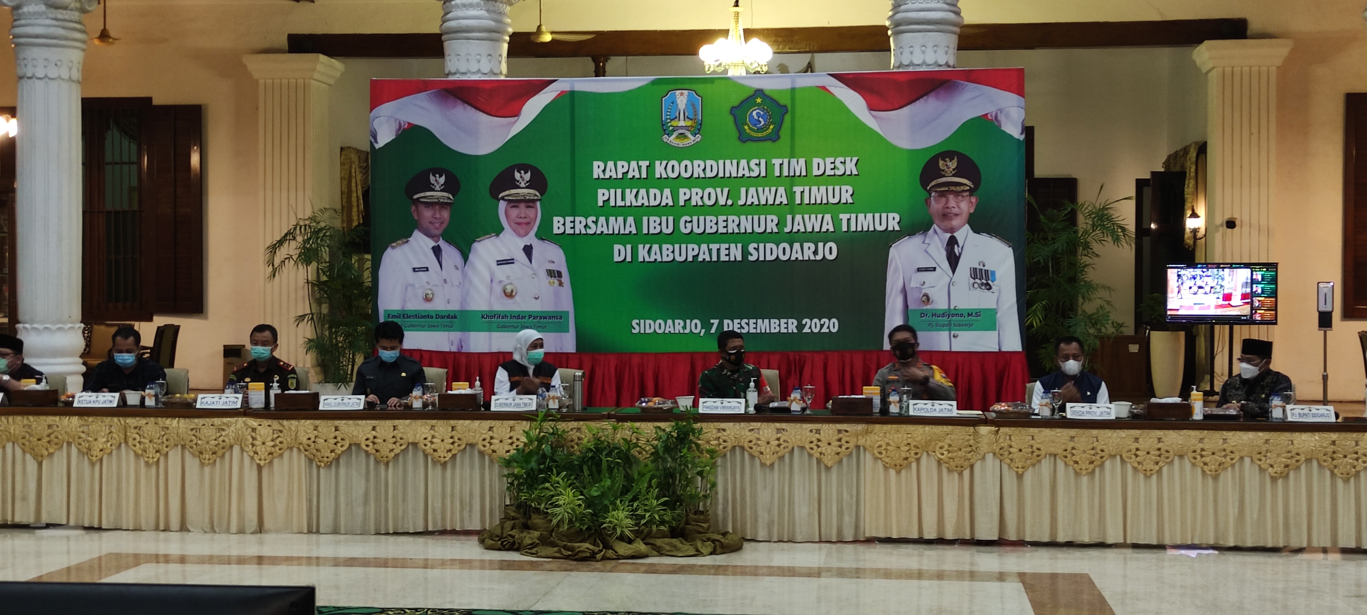 Gubernur Jatim Khofifah saat menggelar Rapat Koordinasi Persiapan Pilkada Serentak 2020 di Pendopo Delta Wibawa Kabupaten Sidoarjo.