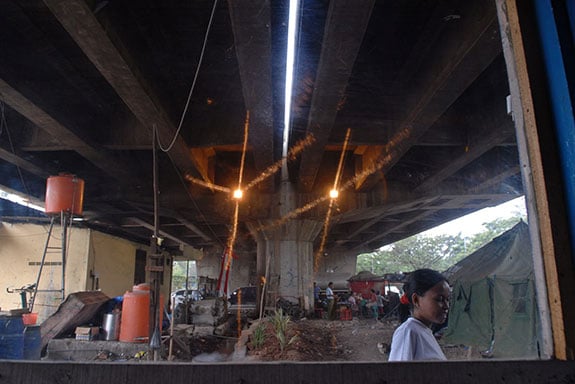 Risma Janji ke Warga di Kolong Jalan, Pemkot Jakpus: Sudah Itu Sih