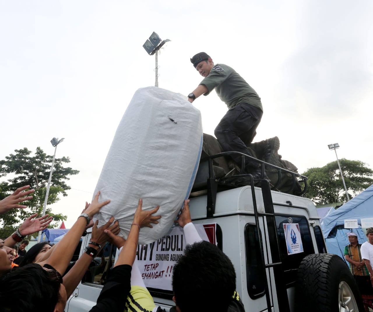 AHY terinspirasi oleh keanekaragaman alam dan budaya di setiap tempat yang ia kunjungi.  