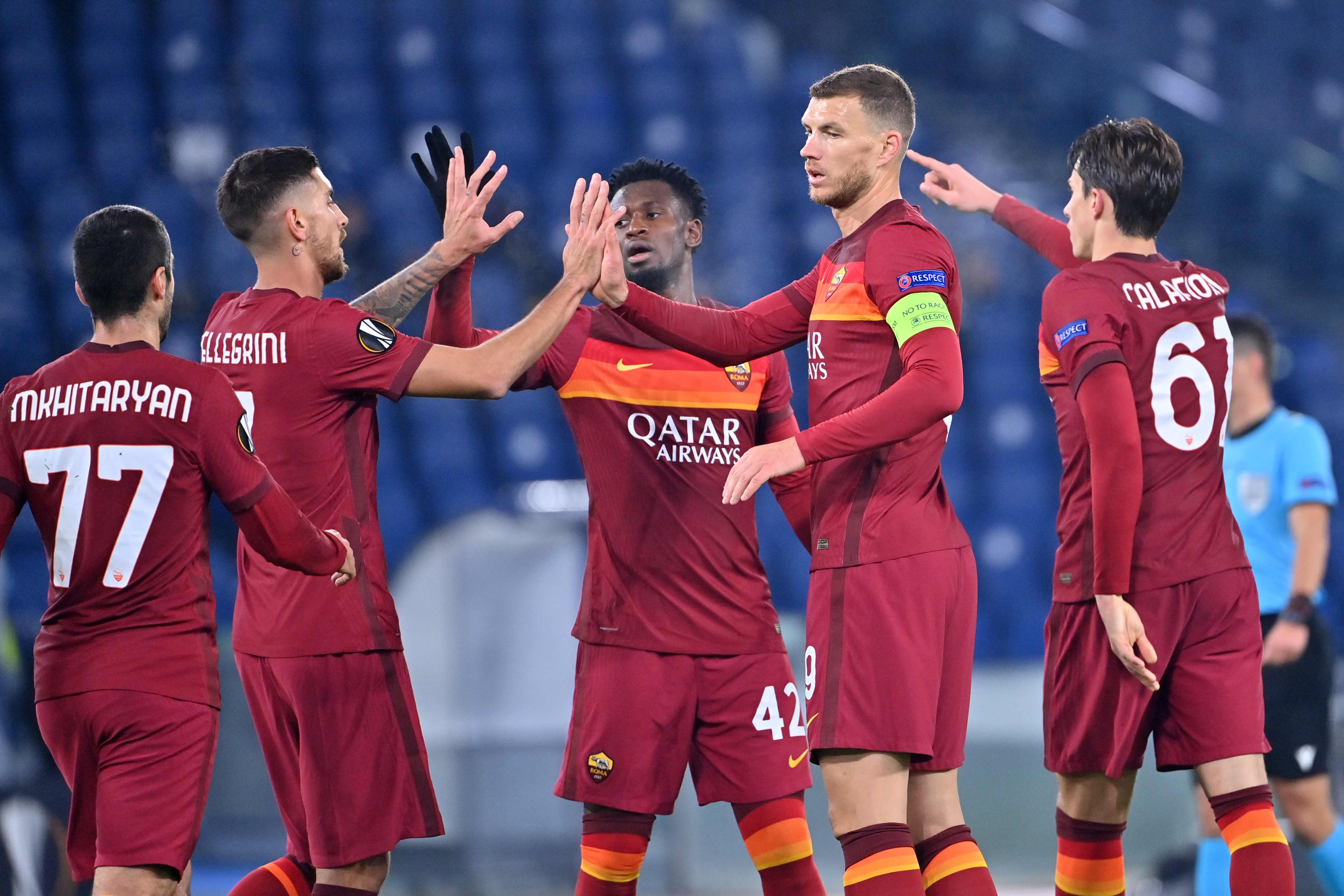Para pemain AS Roma melakukan selebrasi usai mencetak gol ke gawang Young Boys di laga Liga Europa.