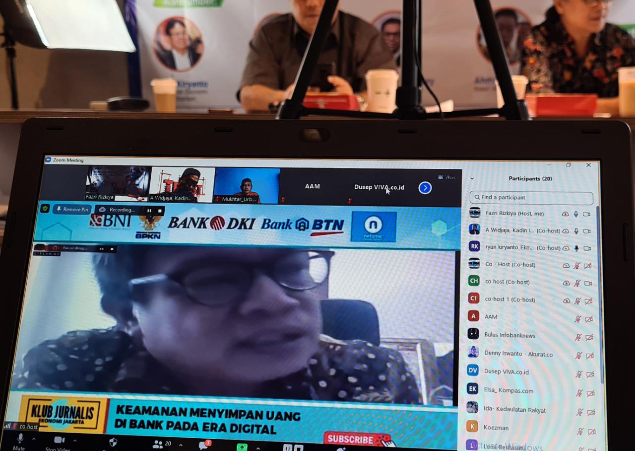 Pengamat Perbankan Ryan Kiryanto dalam tangkapan layar webinar