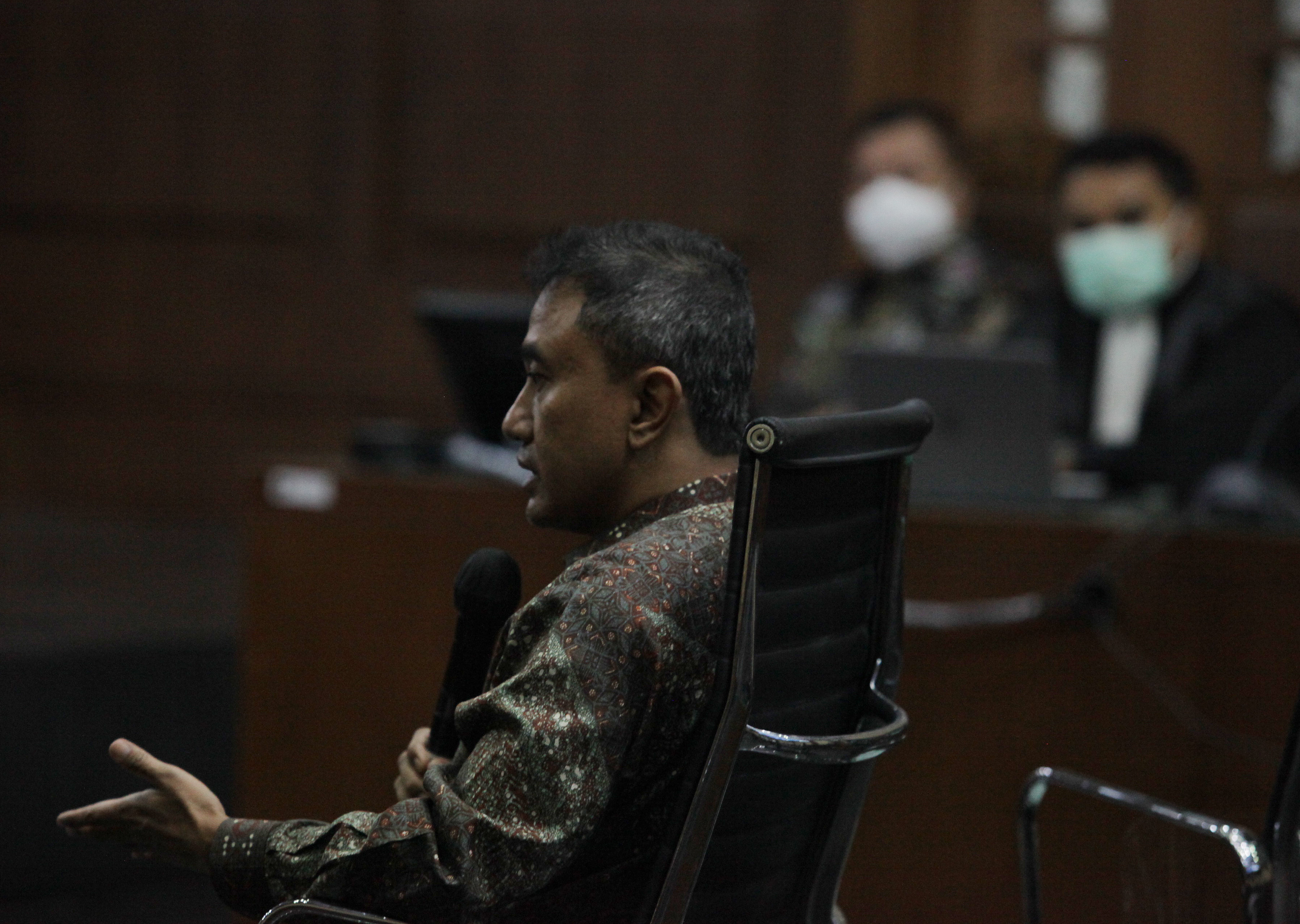 Perwira Tinggi Polri Brigjen Pol Nugroho Slamet Wibowo menjalani sidang sebagai saksi untuk terdakwa Tommy Sumardi, di Pengadilan Tipikor.