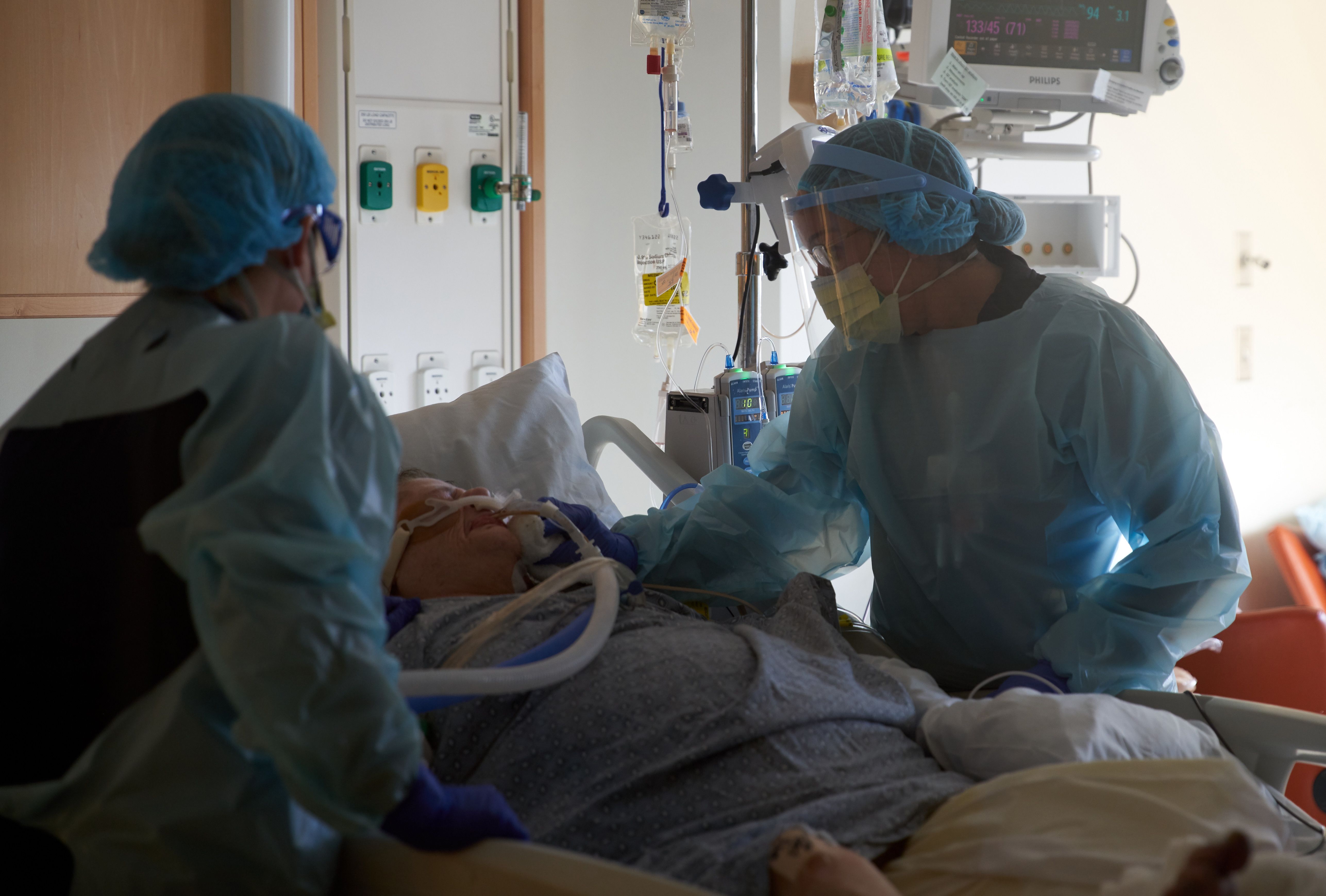 Pasien covid di AS sedang menjalani perawatan