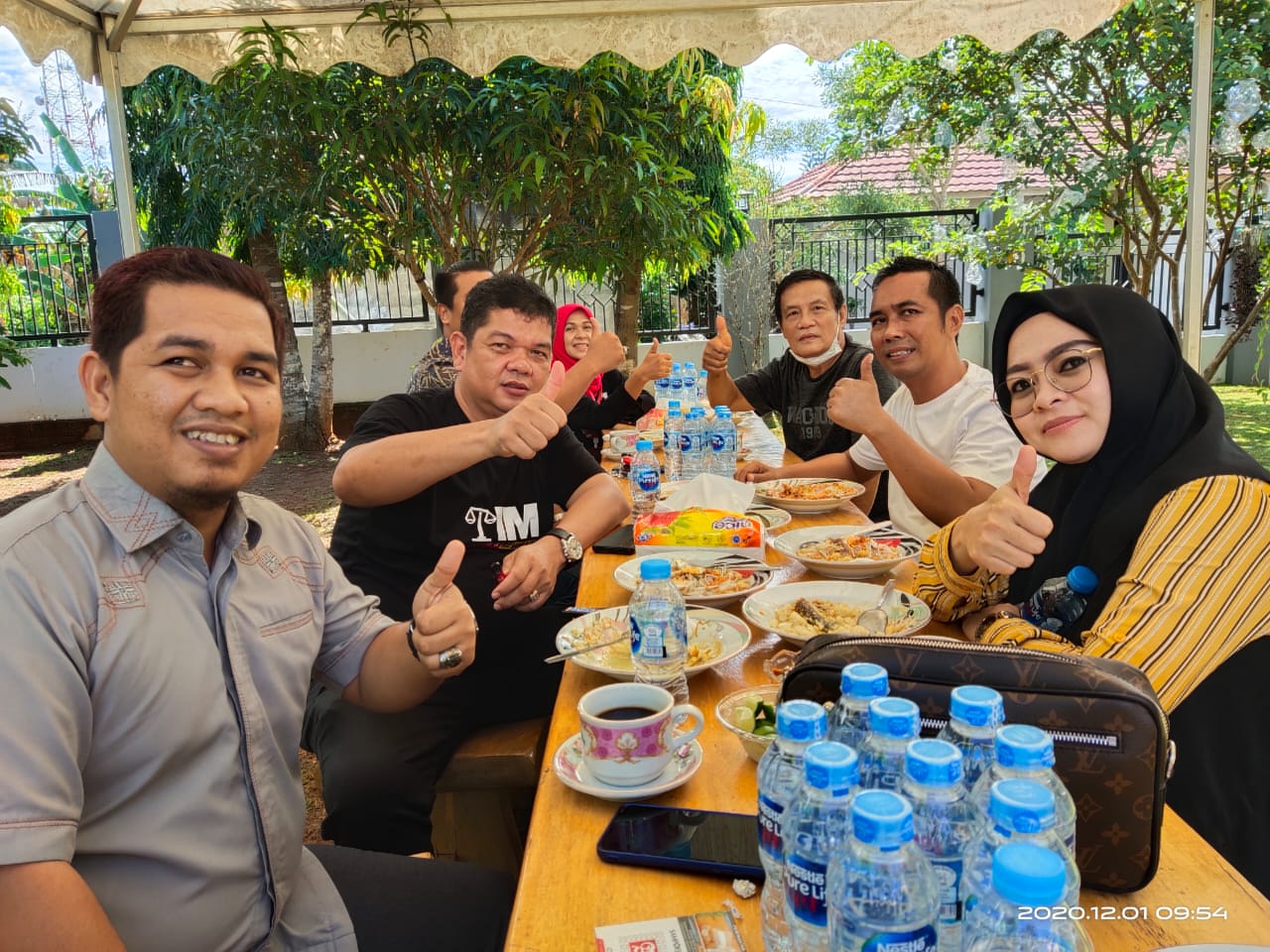 Usai debat para paslon Kabupaten Tanah Bumbu sarapan pagi bersama l 