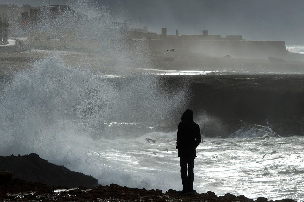 Ilustrasi gelombang tinggi