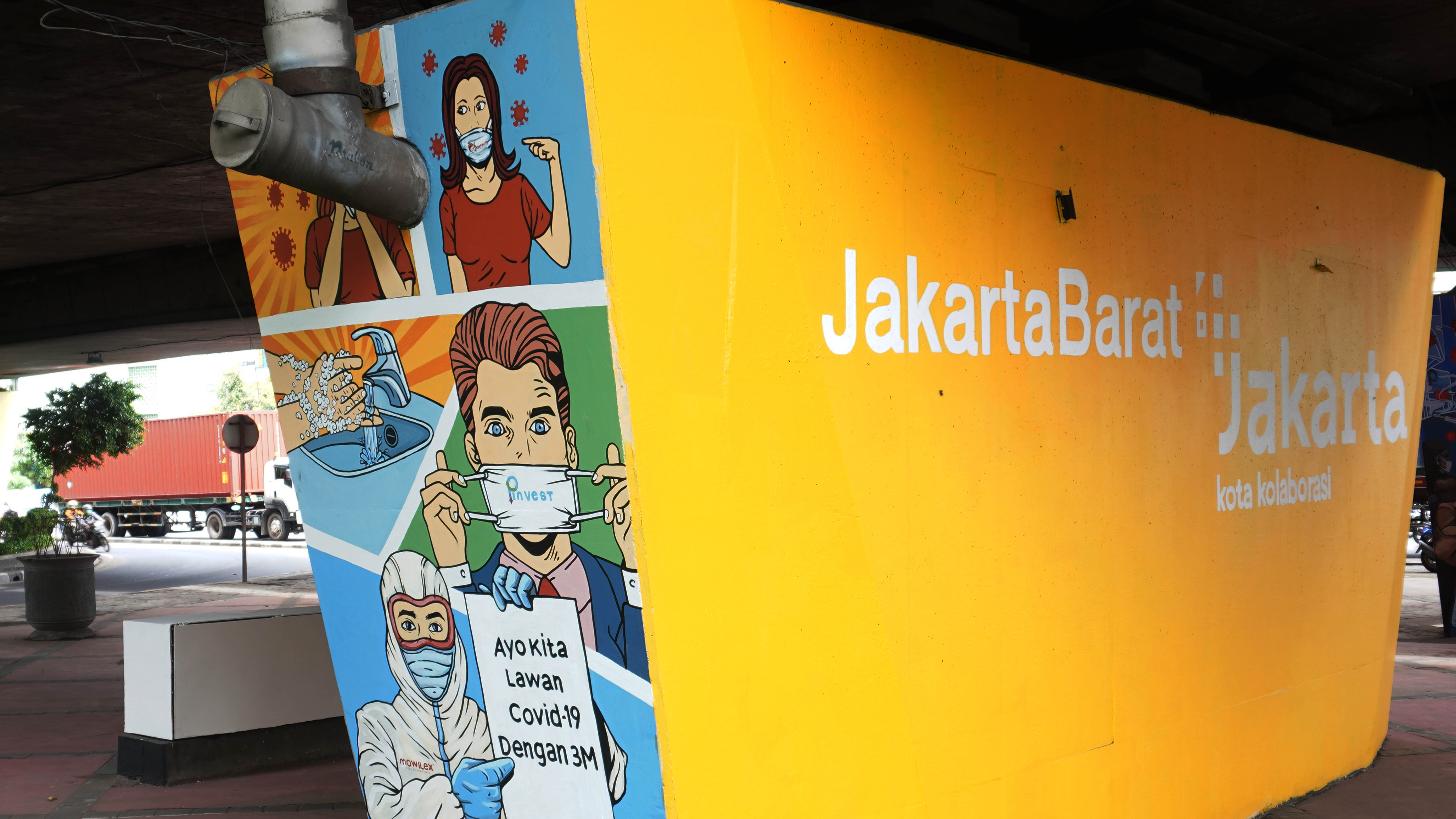 Kolaborasi lewat kegiatan mural +Jakarta ini berhasil menciptakan ruang interaksi baru di Jakarta Barat.