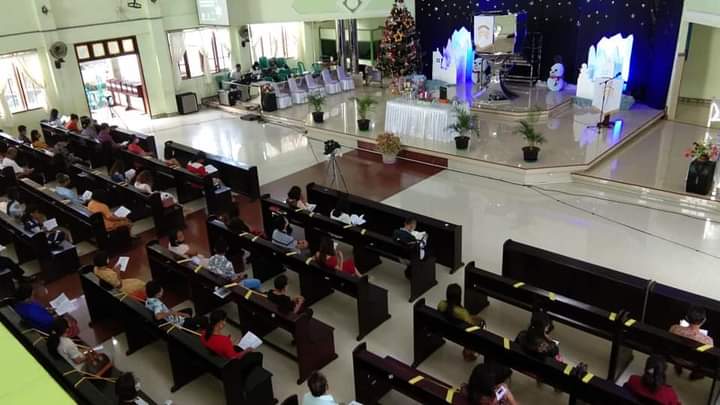 Misa Natal di Gereja GMIT Protestan, Kabupaten Sikka, Nusa Tenggara Timur.