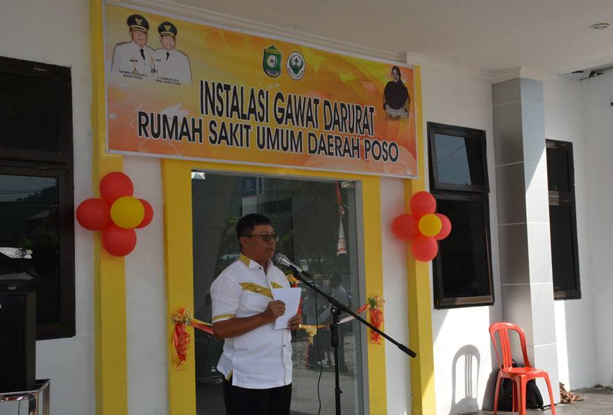  Bupati Poso, Darmin Agustinus Sigilipu saat berada di IGD RSUD Poso