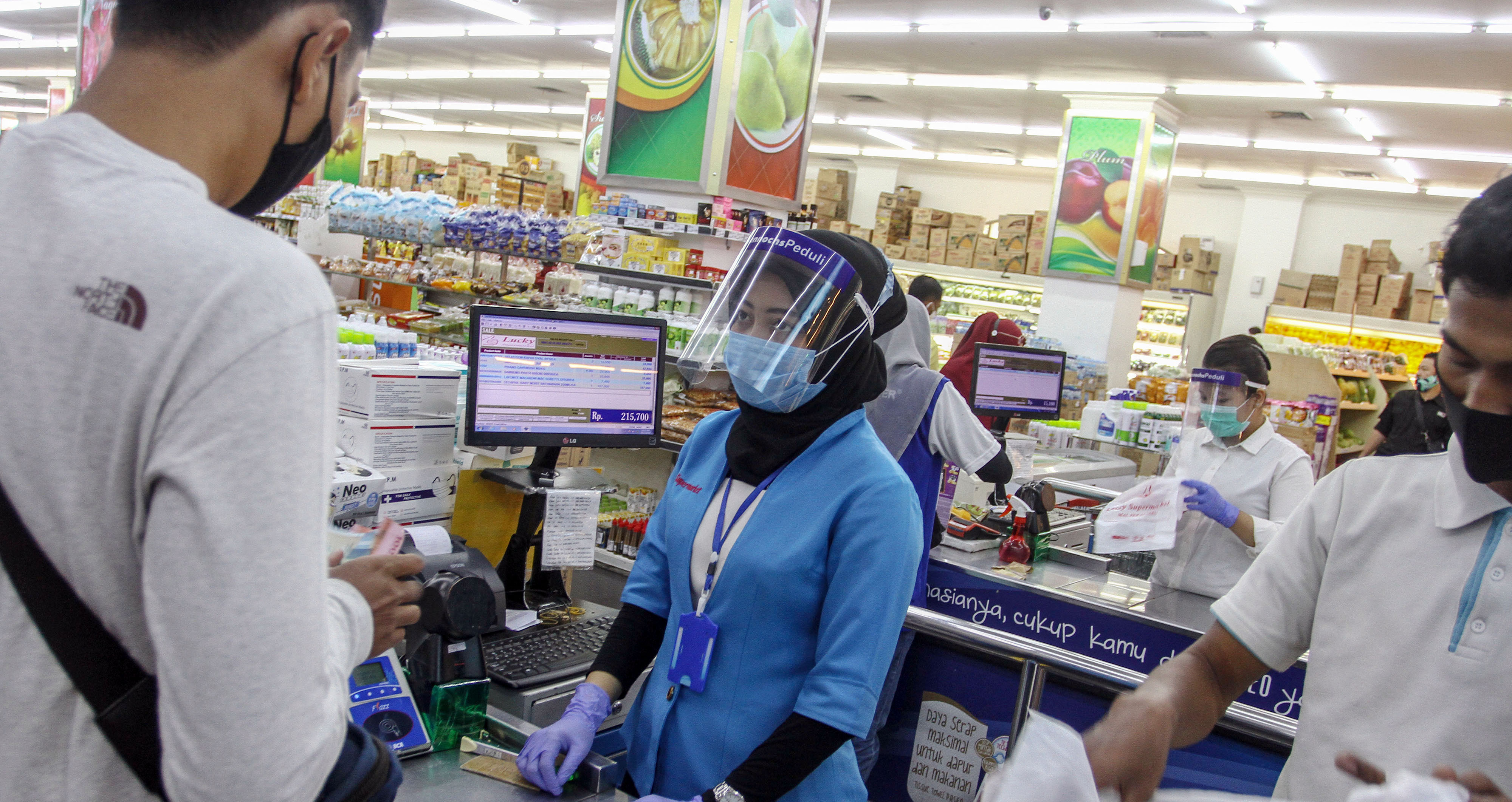 PENERAPAN PROTOKOL KESEHATAN DI PUSAT PERBELANJAAN