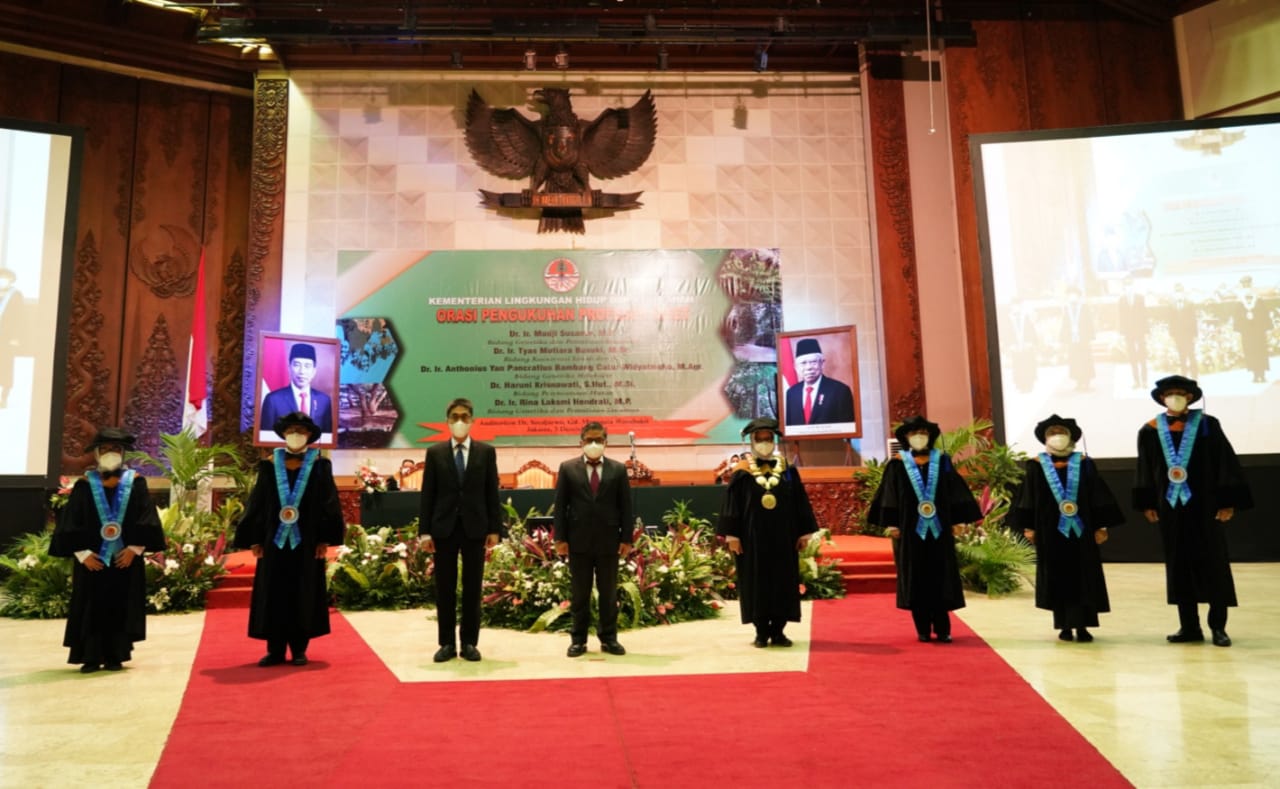 Pengukuhan lima peneliti dari Badan Penelitian, Pengembangan dan Inovasi (BLI) KLHK sebagai profesor riset di lingkup KLHK.