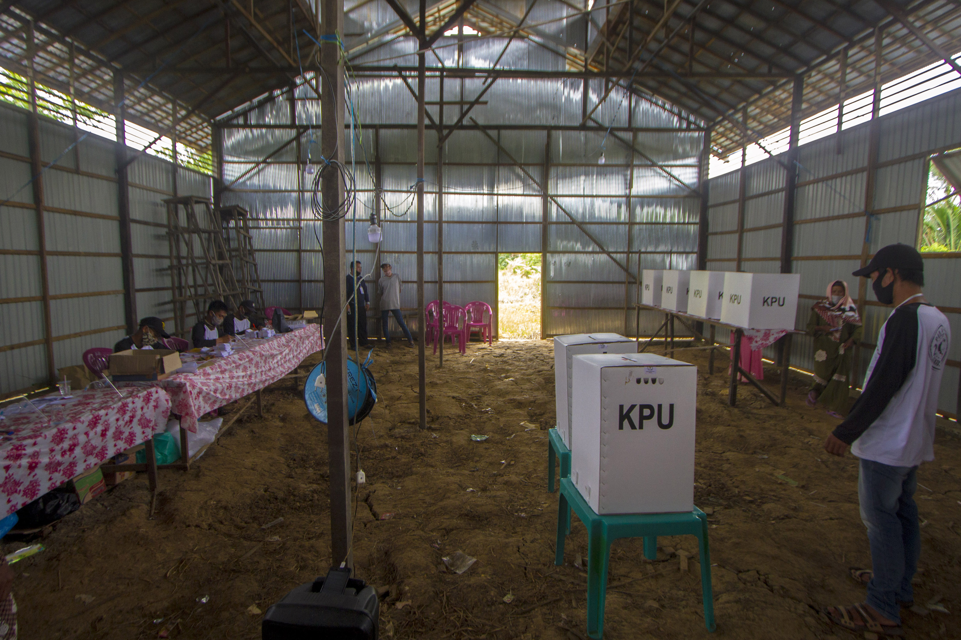 Pemungutan suara ulang yang digelar di Desa Pembatanan, Kabupaten Tapin, Kalimantan Selatan.