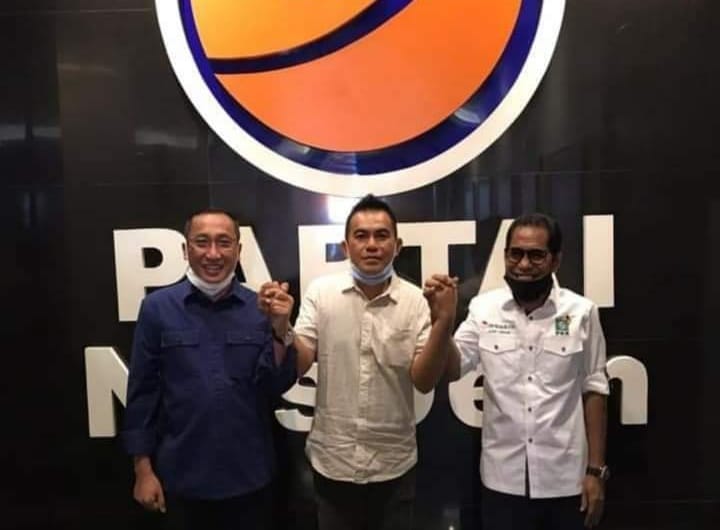 Calon Wali Kota Ternate Tauhid Soleman (kiri) dan Jasri Usman (kanan) saat diperkenalkan oleh Partai NasDem.