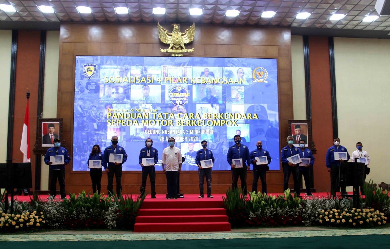 Peluncuran panduan berkendara kelompok sepeda motor oleh IMI