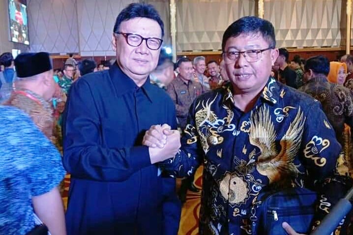 Darmin Agustinus Sigilipu bersama mantan Mendagri Kabinet Kerja, Tjahjo Kumolo