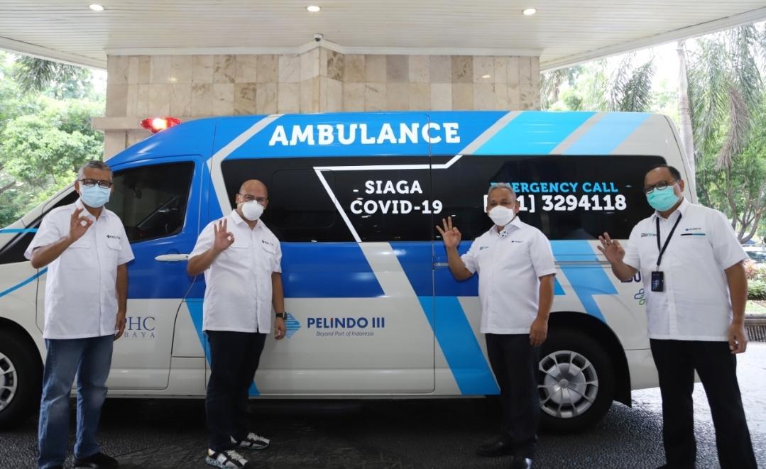 Mobil ambulance bantuan dari Pelindo III untuk Rumah Sakit PHC Surabaya.