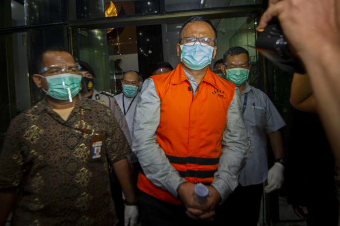 Menteri Kelautan dan Perikanan Edhy Prabowo (tengah).