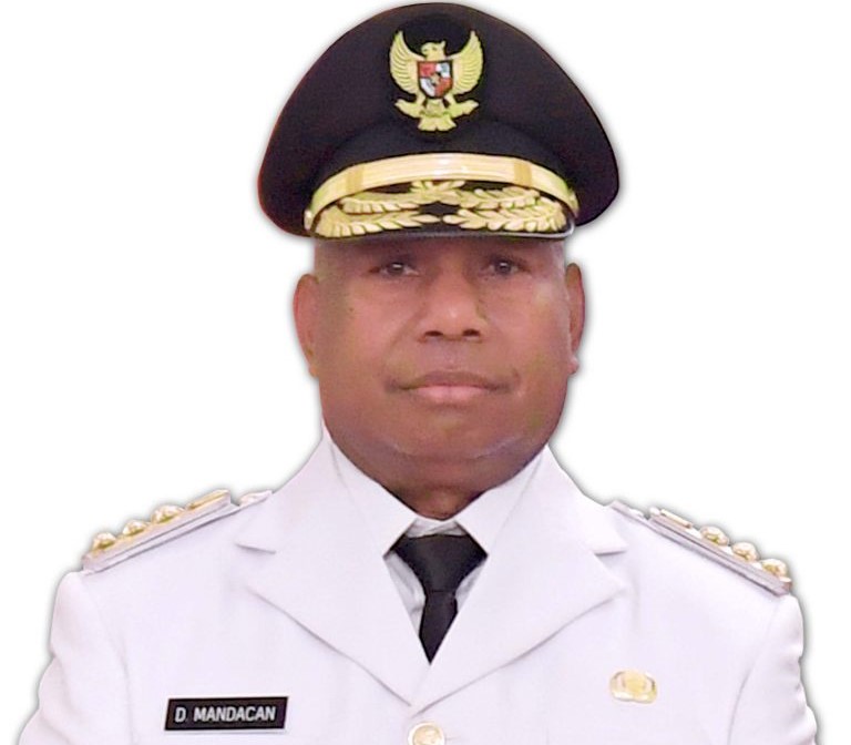 Gubernur Papua Barat Dominggus Mandacan