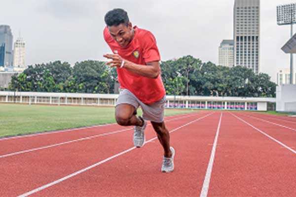 Atlet Persatuan Atletik Seluruh Indonesia Muhammad Lalu Zohri menjalani latihan di Stadion Madya, Gelora Bung Karno, Senayan