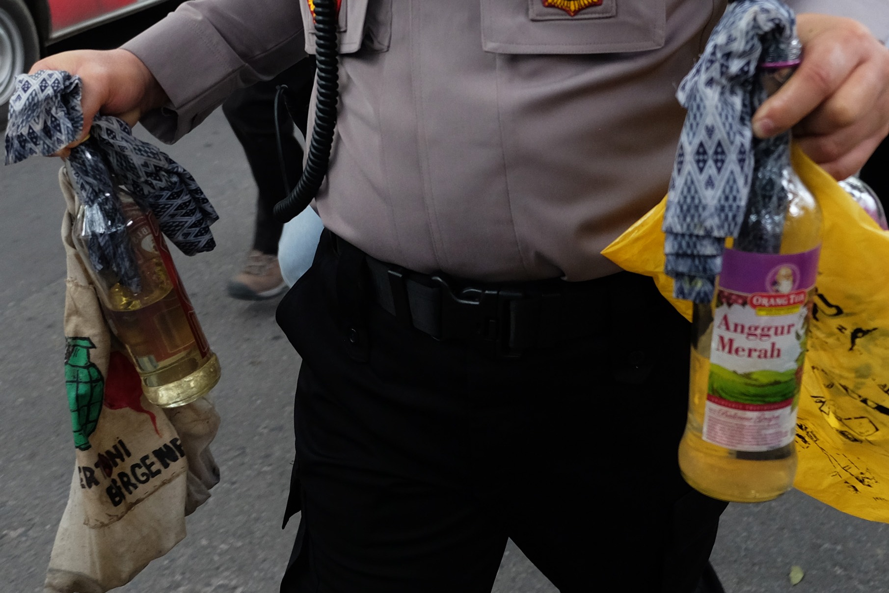 Ilustrasi bom molotov.