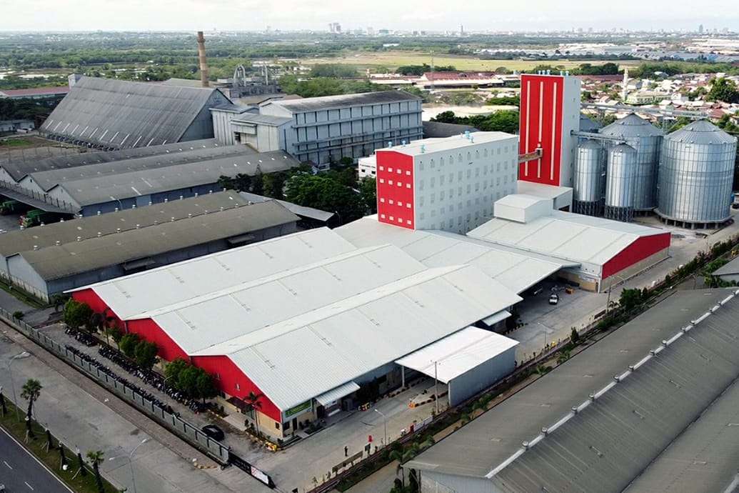 Penampakan dari udara pabrik baru produsen tepung terigu Bungasari di Makassar, Sulawesi Selatan.