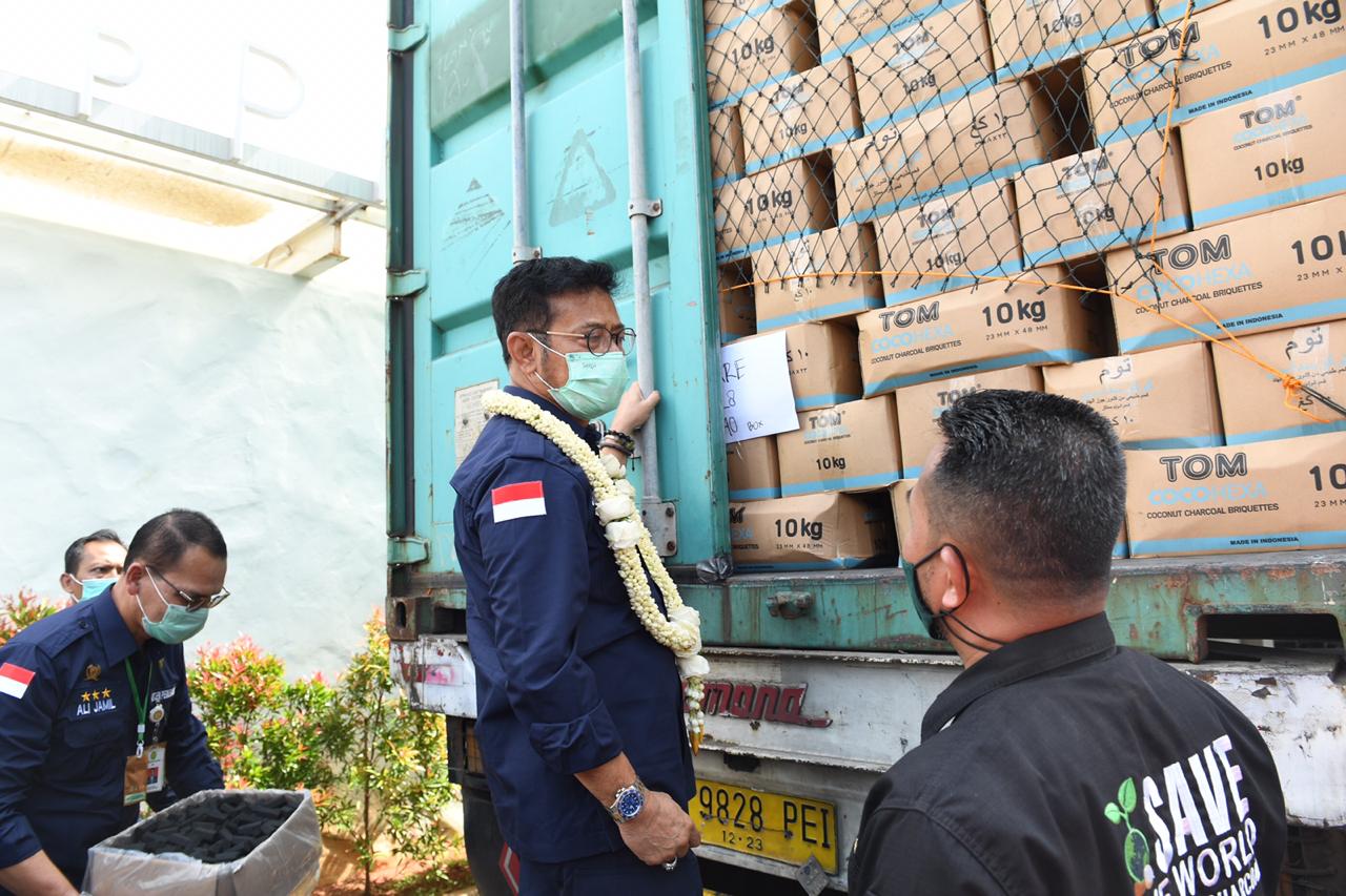 Mentan Syahrul Yasin Limpo melepas ekspor komoditi pertanian. 