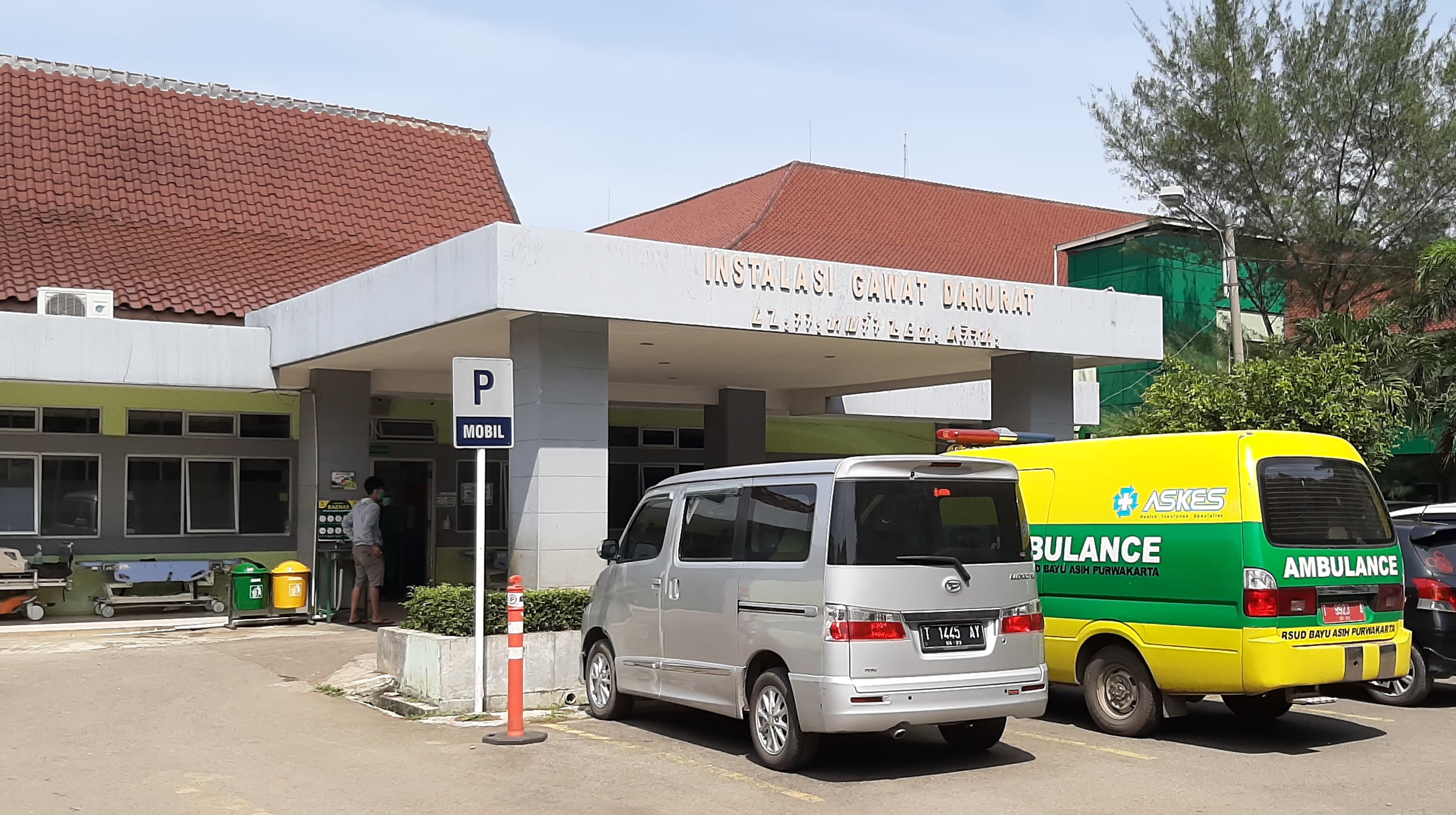 RSUD Bayu Asih Purwakarta Jawa Barat menutup Instalasi Gawat Darurat (IGD) untuk umum karena diperuntukkan untuk pasien Covid-19.