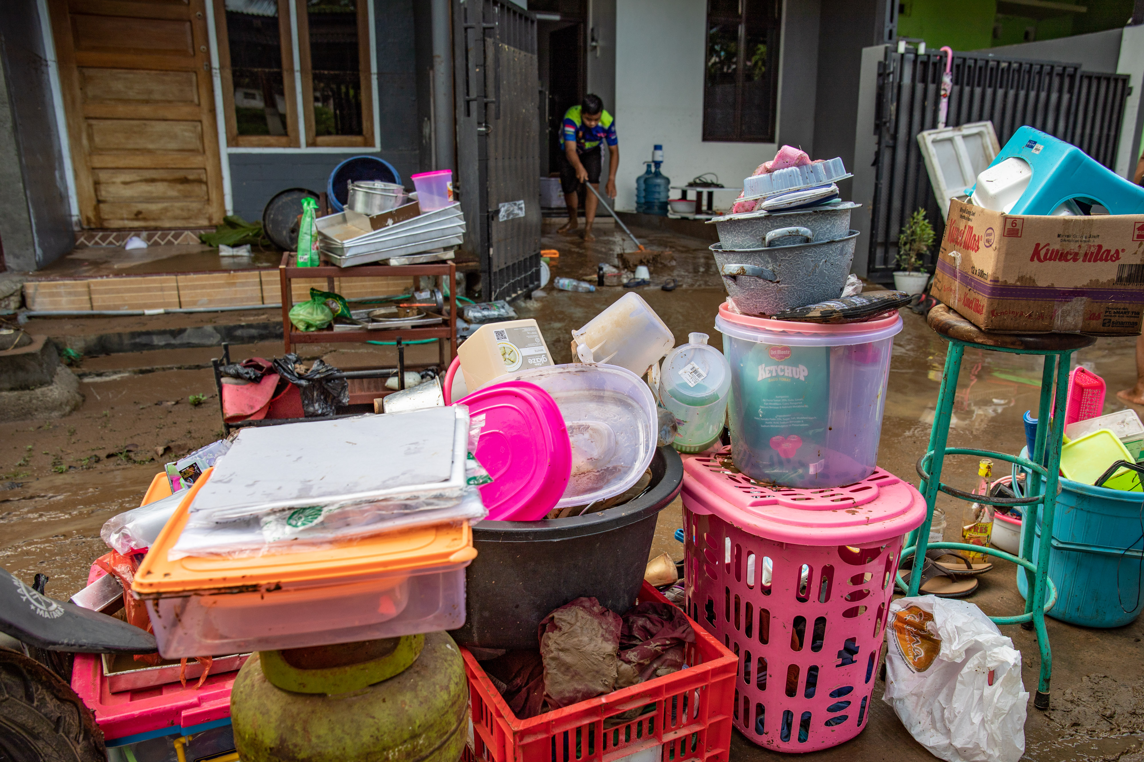 Sungai Beringin Meluap, Mangkang Terendam Banjir
