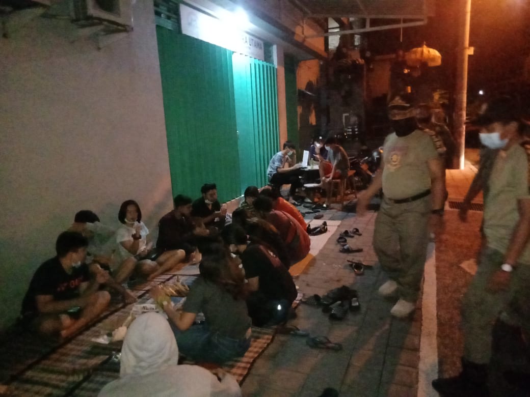 Satpol PP Kota Denpasar bubarkan kerumunan pelanggar prokes: