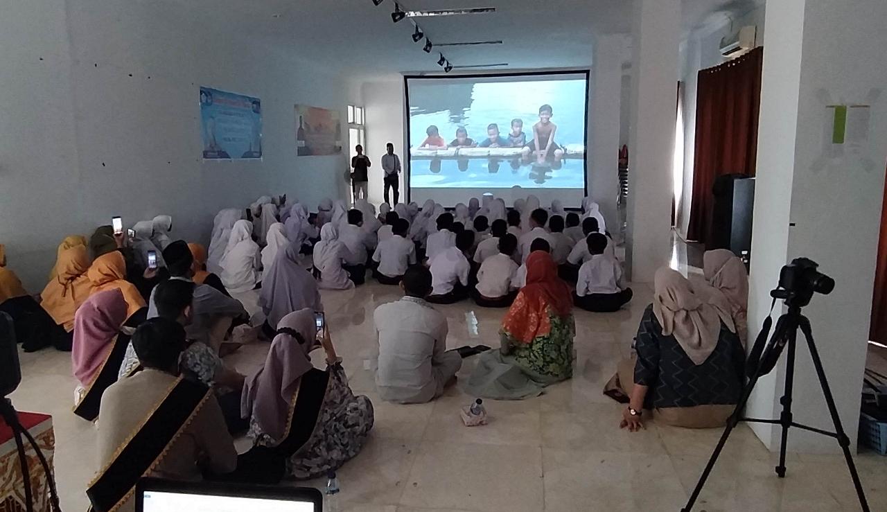 Mendekatkan Pengetahuan Sejarah ke Milenial Lewat Bioskop Keliling