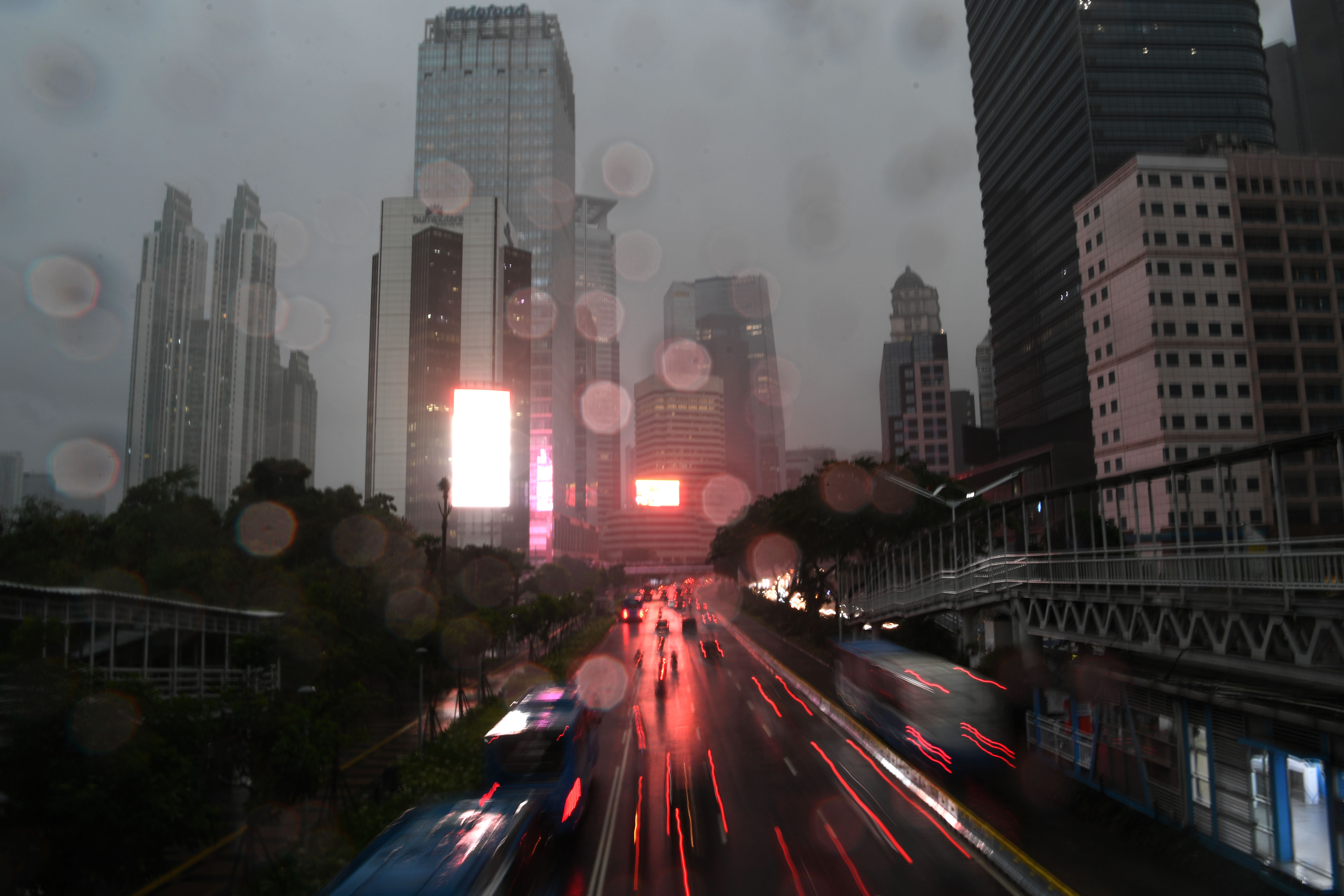 Waspadai Hujan Sedang-Lebat di Jakarta pada Dini Hari