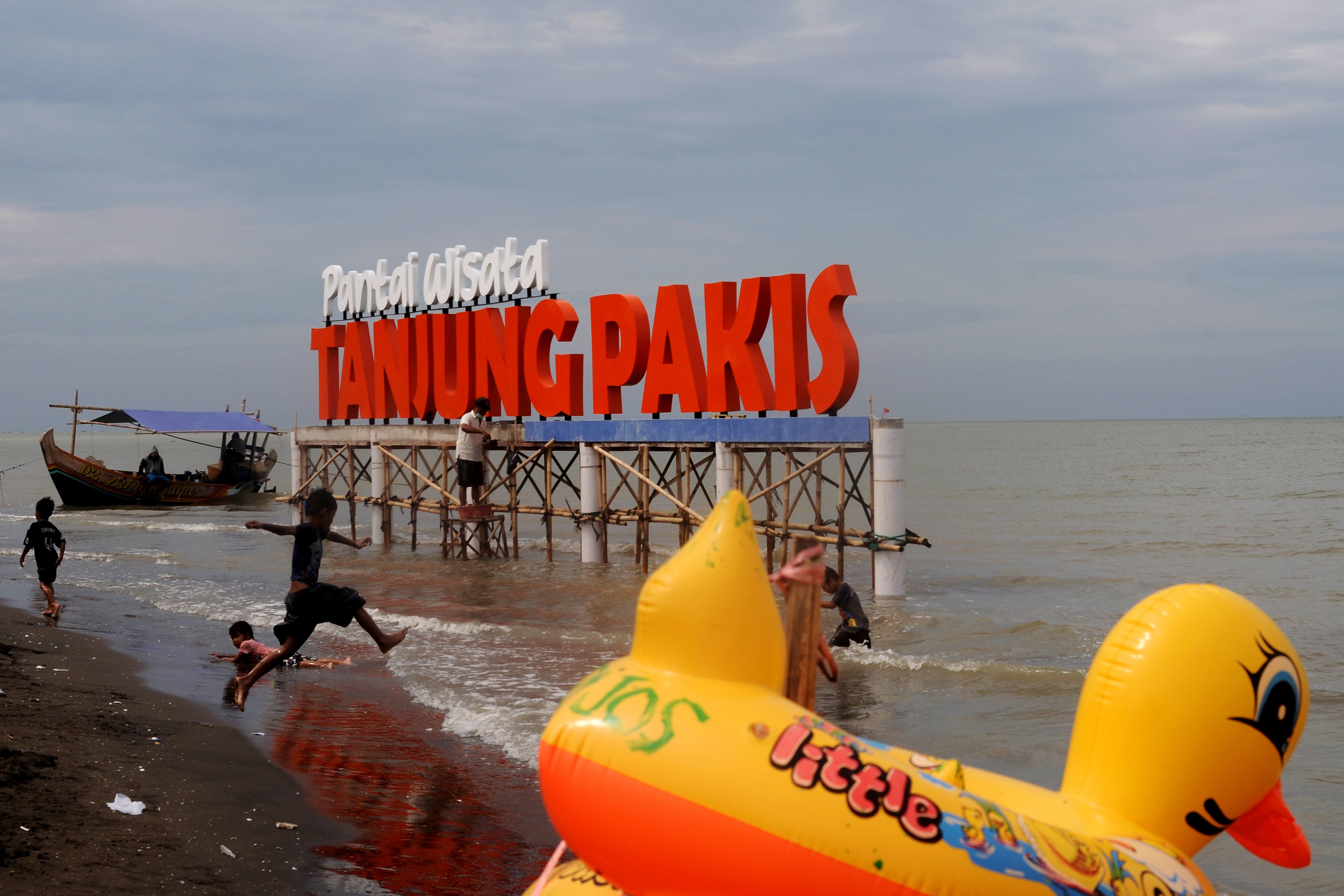 Kawasan wisata pantai Tanjung Pakis, Karawang, Jawa Barat