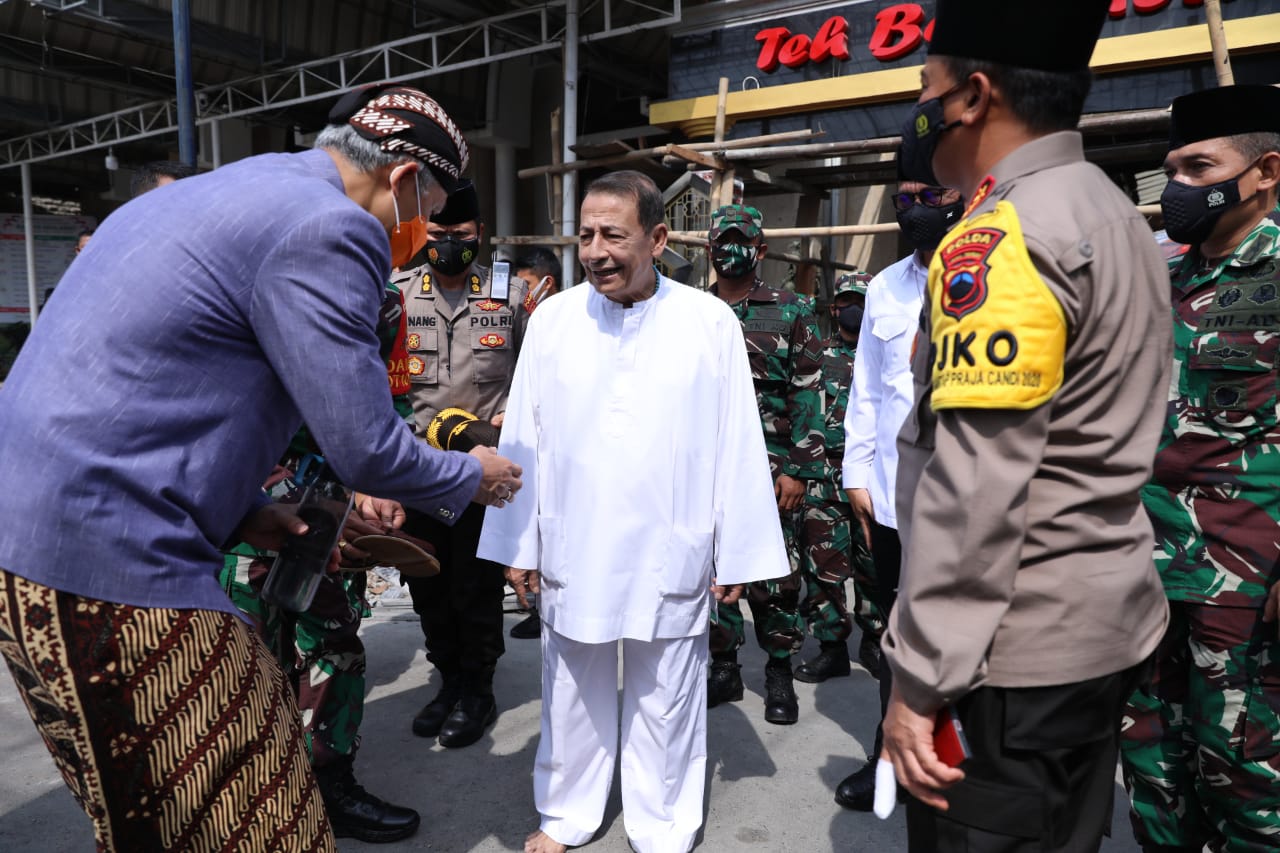 GUBERNUR Jawa Tengah, Ganjar Pranowo sowan ke kediaman Habib Luthfi bin Yahya di Pekalongan, Kamis (19/11).