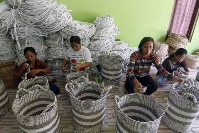 Ilustrasi kerajinan dari serat alam