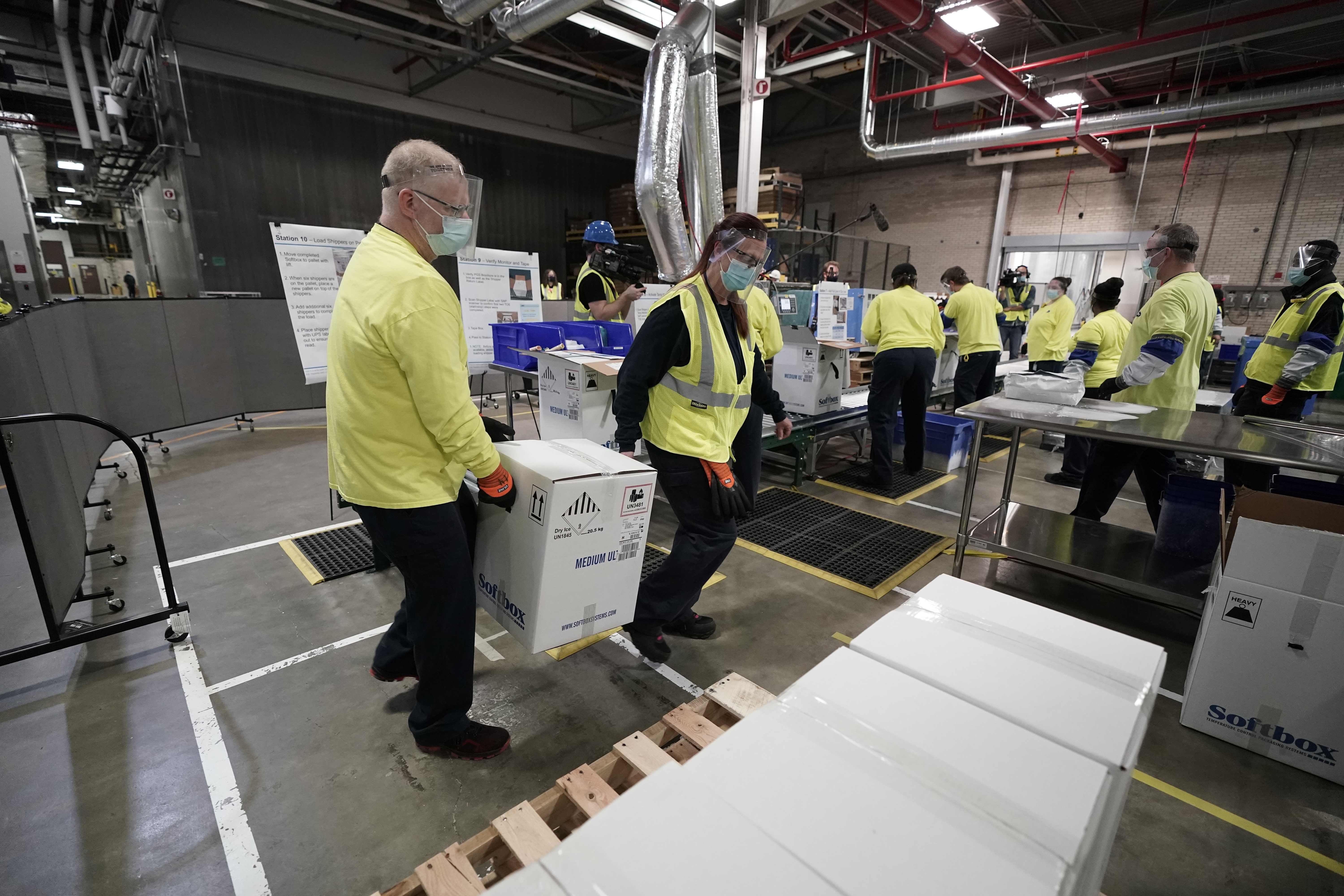 AS Mulai Distribusikan Vaksin Covid-19