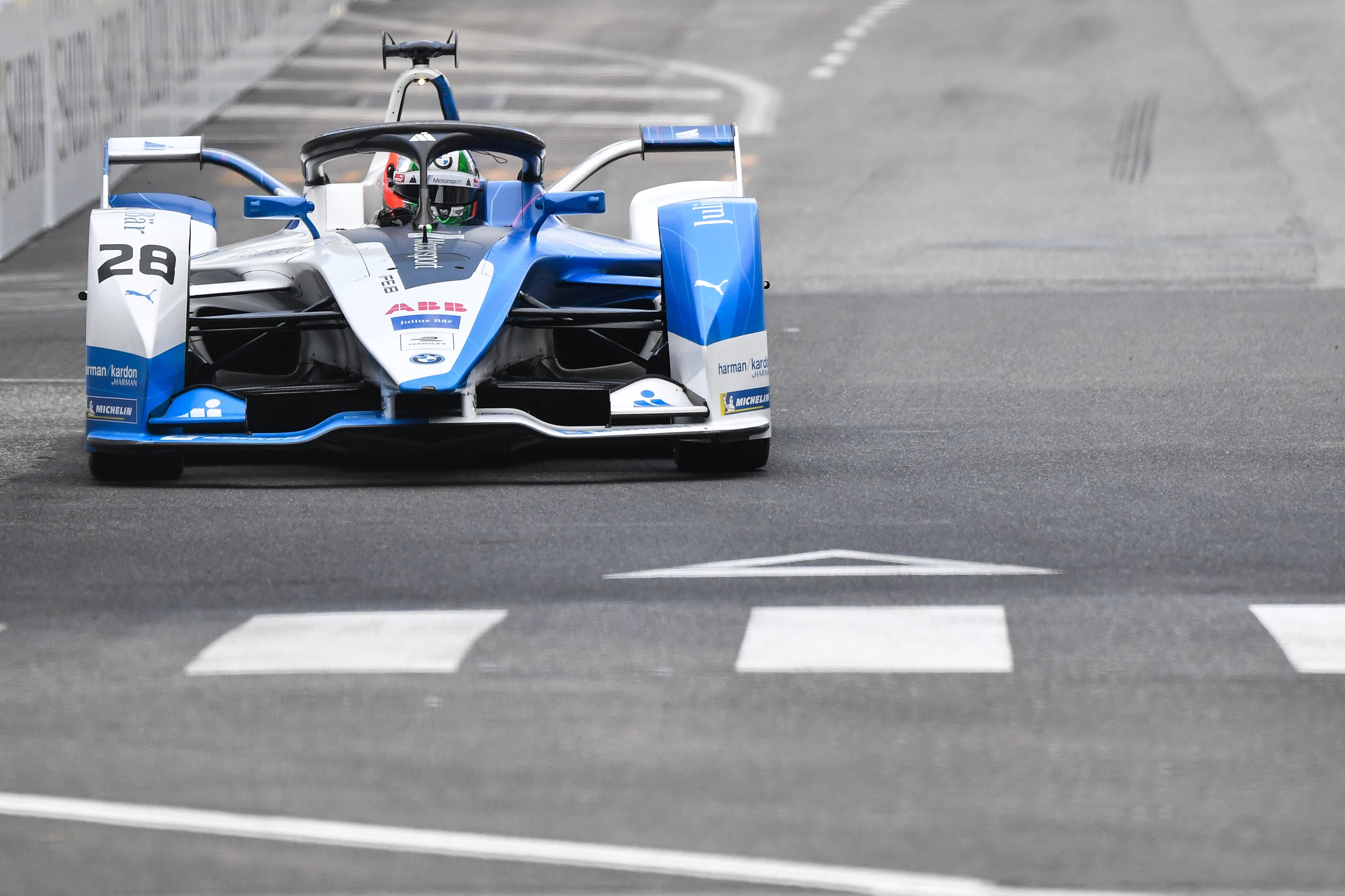 Mobil BMW i Andretti Motorsport yang dikendarai Antonio Felix da Costa tampil di E-Prix Roma, 12 April 2019.
