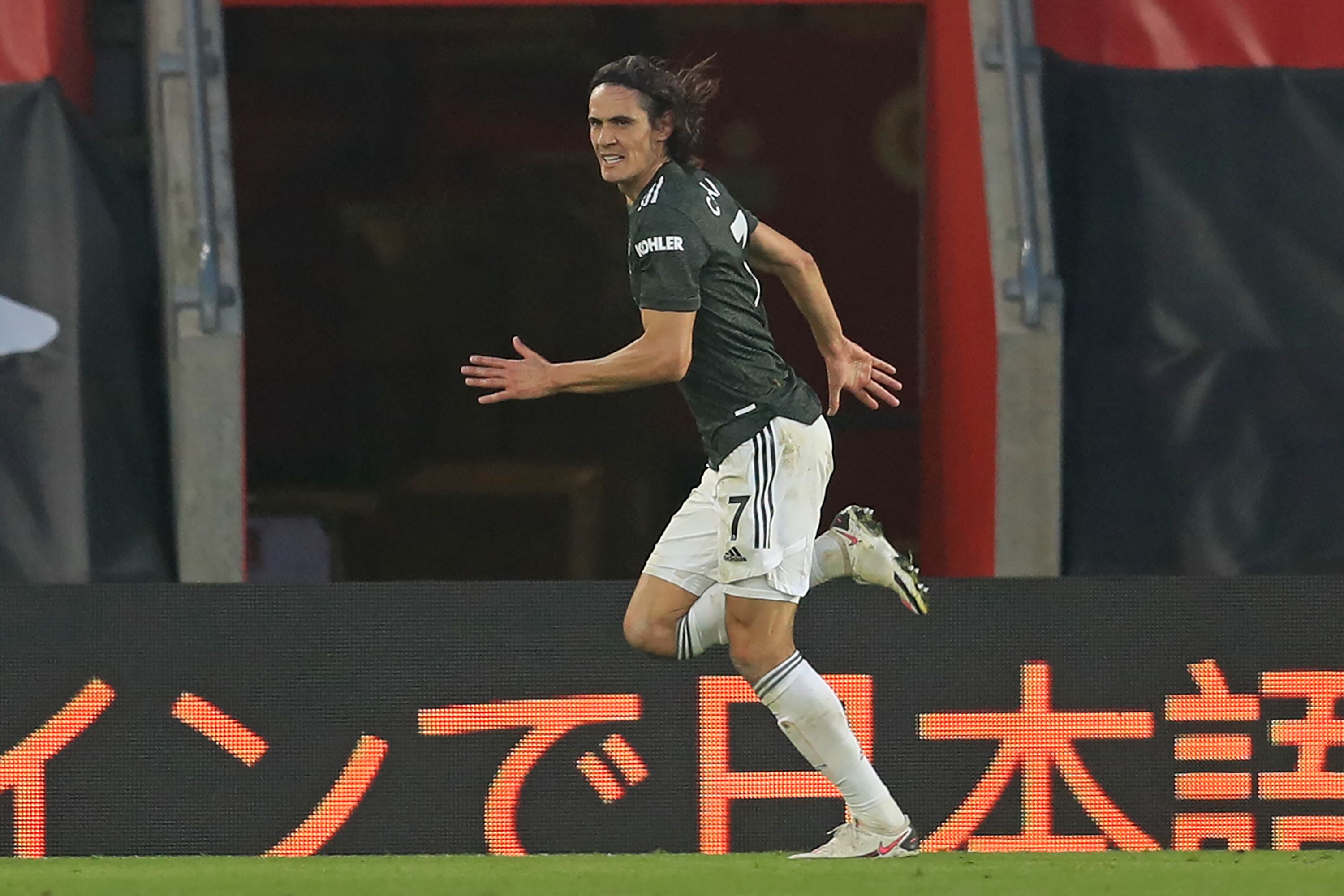 Cavani Minta Maaf Gunakan Kata Negrito di Media Sosial