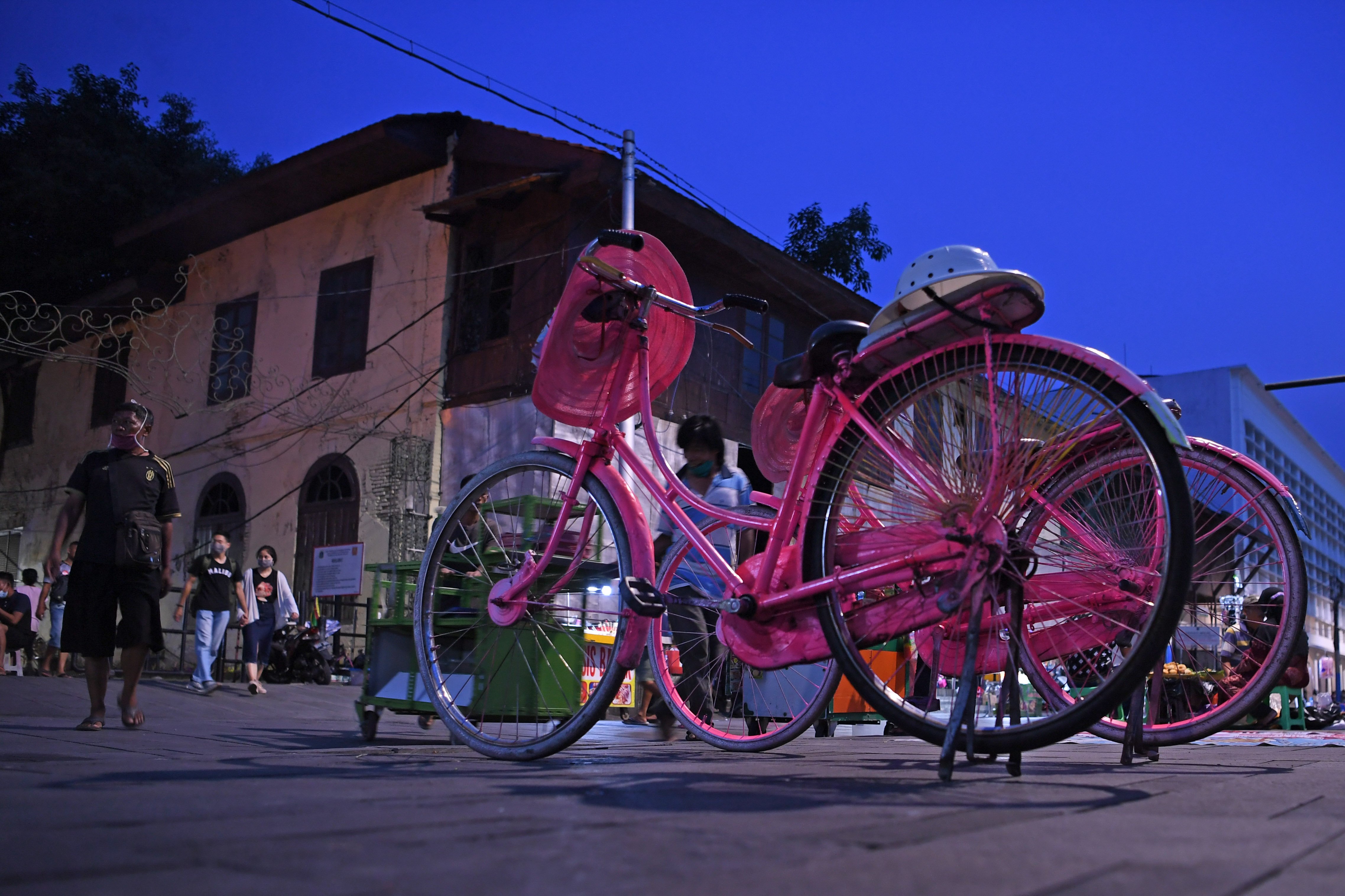 Sejumlah warga mengunjungi Kawasan Kota Tua Jakarta.