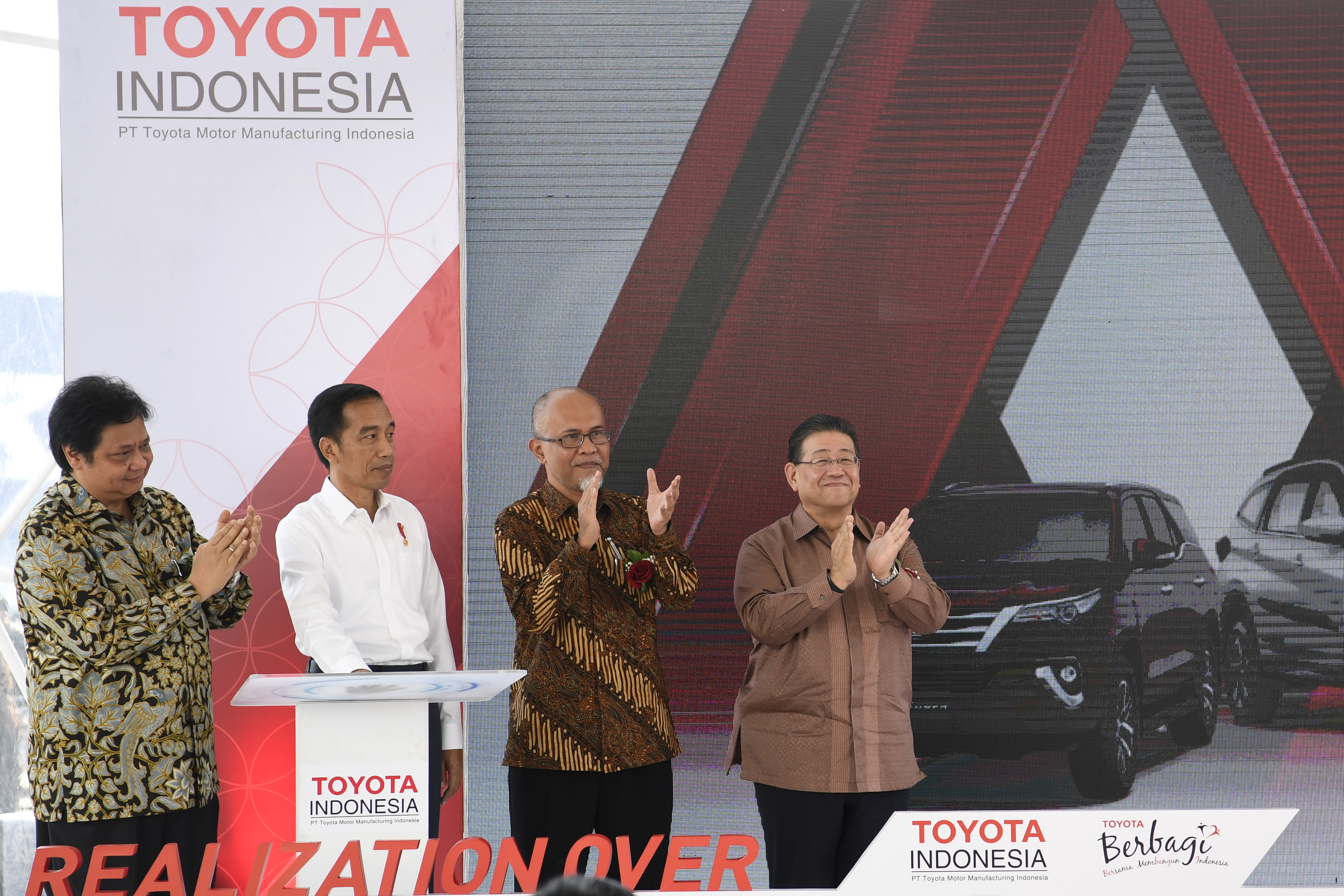 Presiden Jokowi saat meresmikan ekspor CBU satu juta unit Toyota.