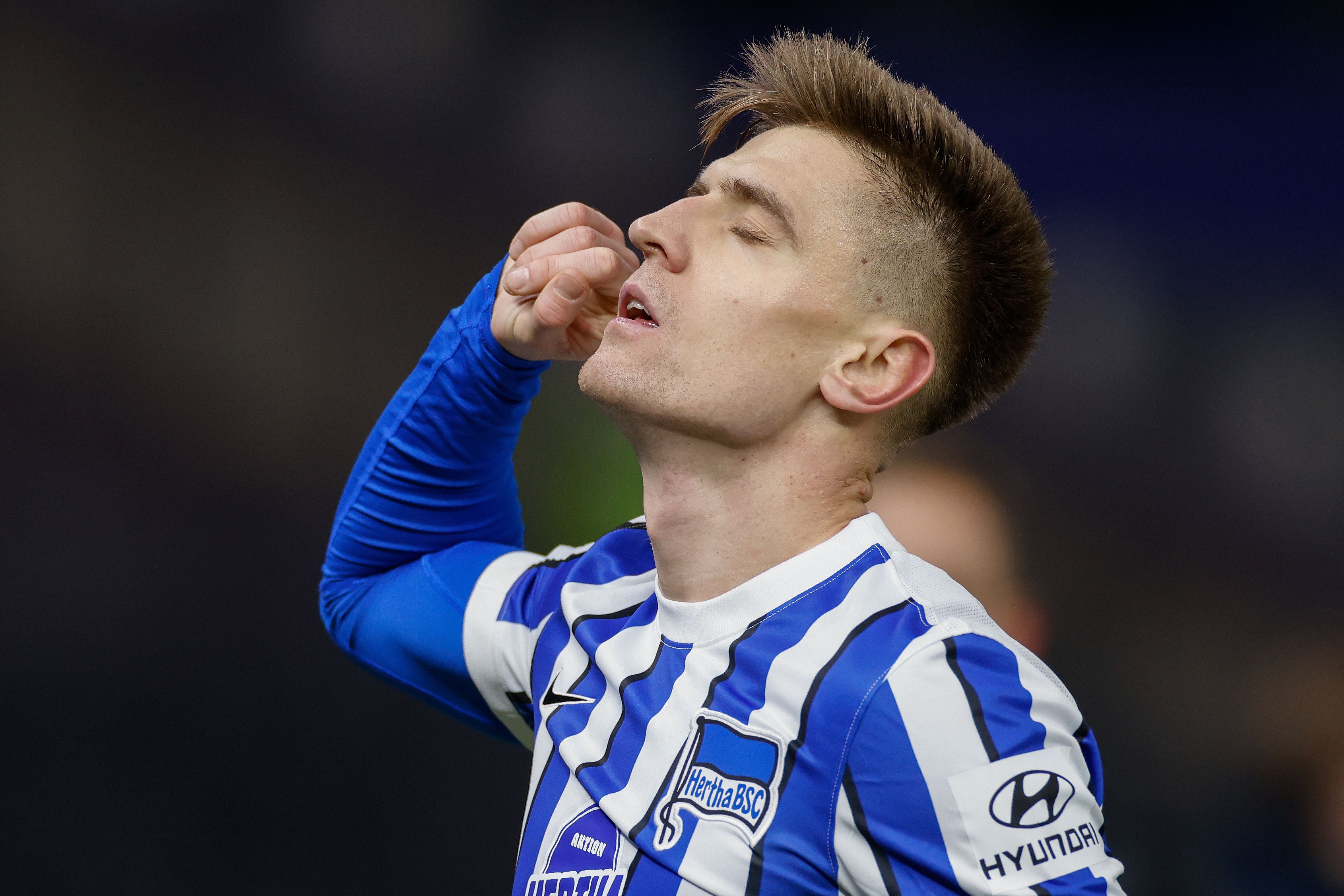 Penyerang Hertha Berlin Krzysztof Piatek melakukan selebrasi usai mencetak gol ke gawang Union Berlin.