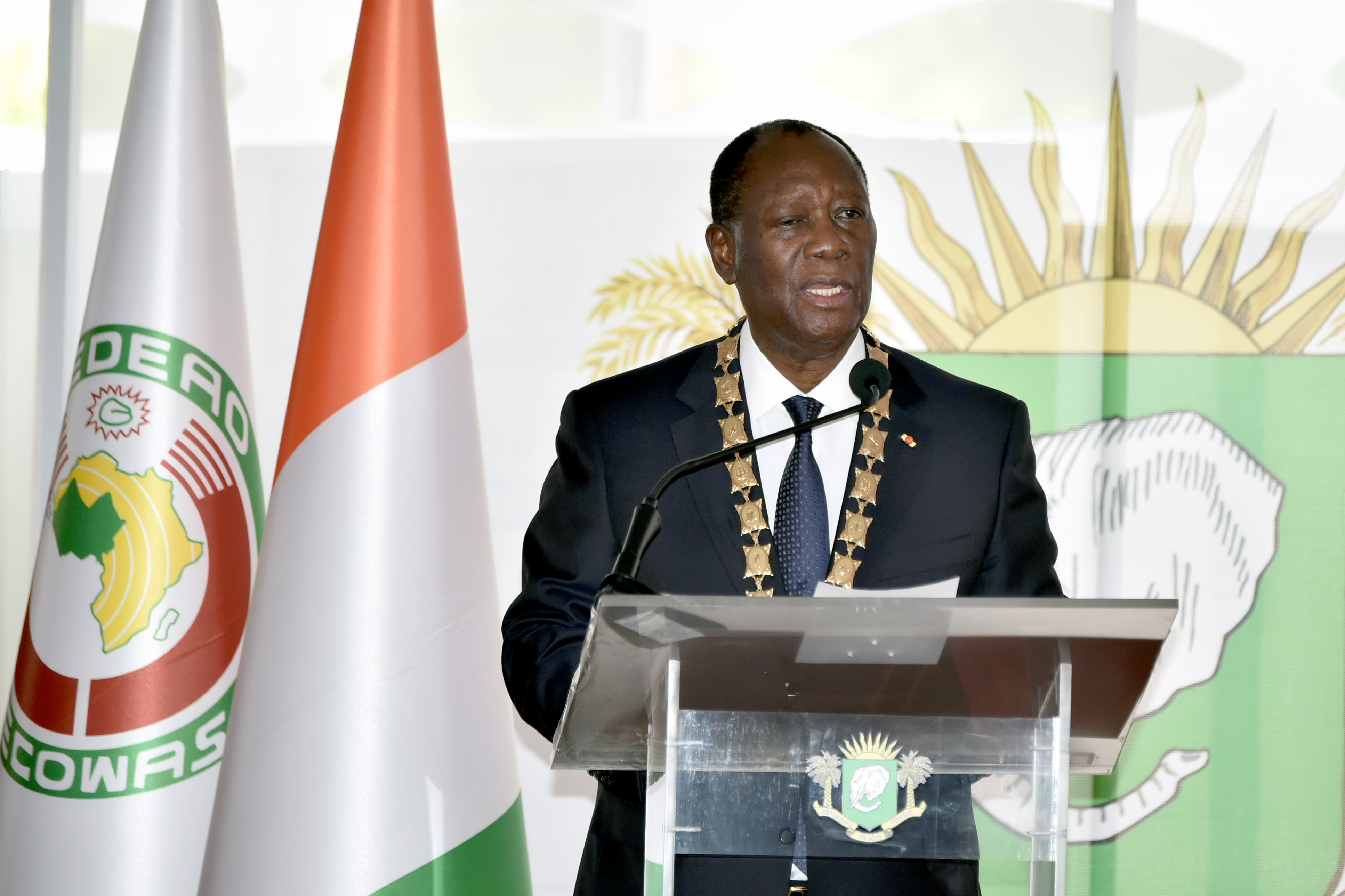 Presiden Pantai Gading Alassane Ouattara berpidato usai dilantik untuk masa jabatan ketiga.