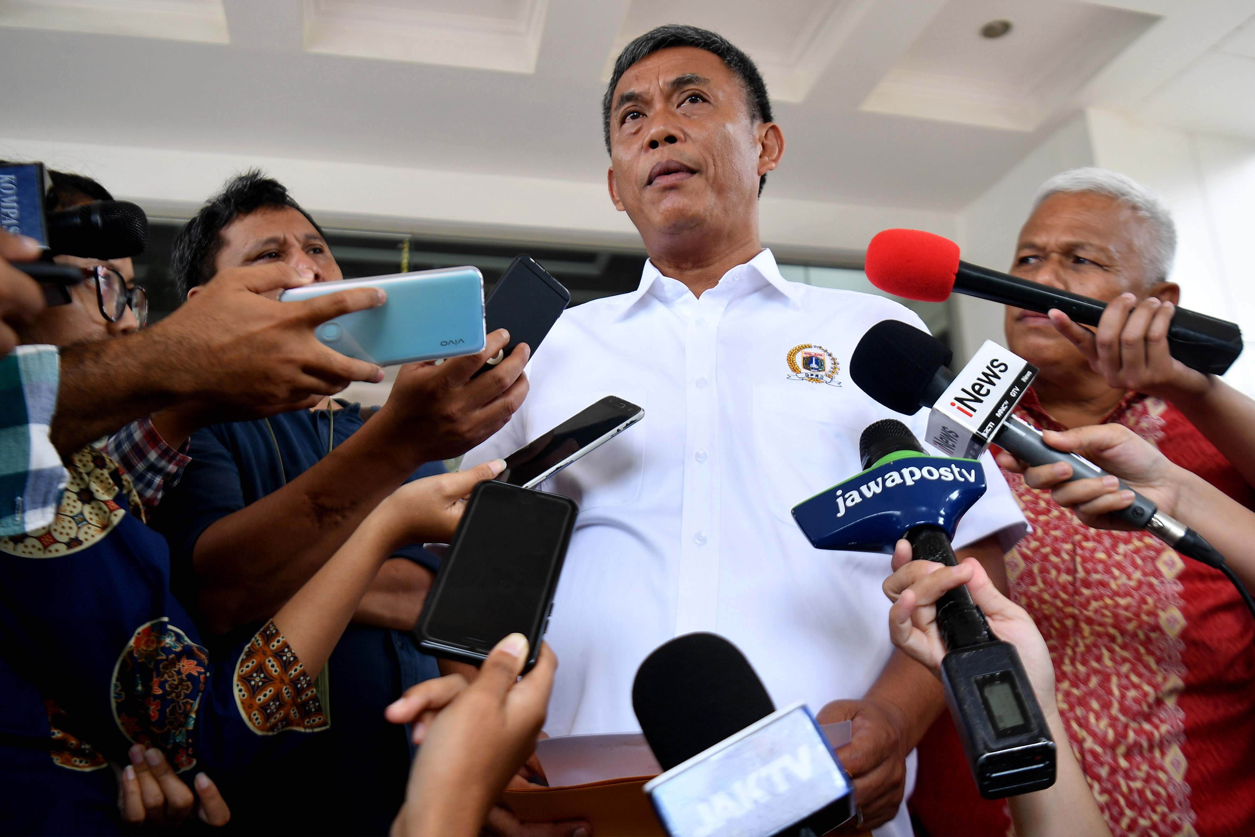 Ketua DPRD DKI Prasetyo Edi Marsudi saat menjawab pertanyaan wartawan. 