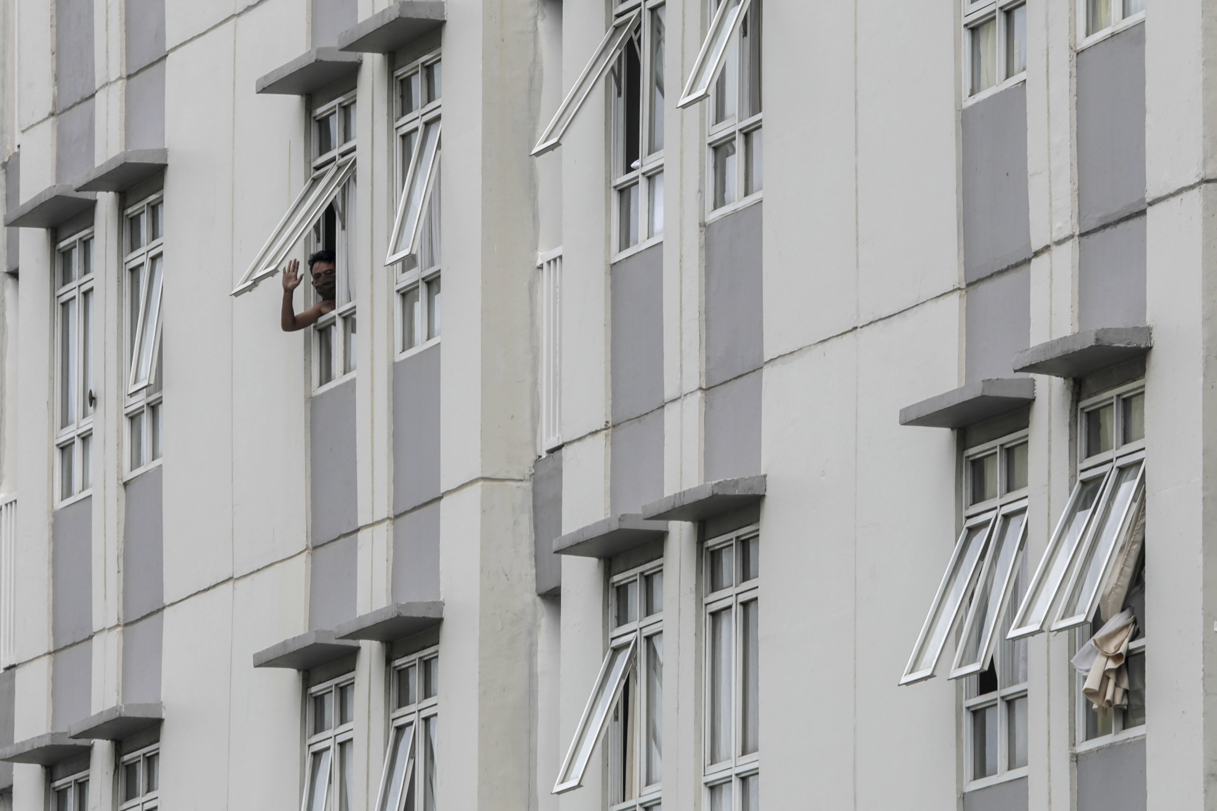 RS DARURAT COVID-19 SIAPKAN TOWER LIMA UNTUK ISOLASI PASIEN: