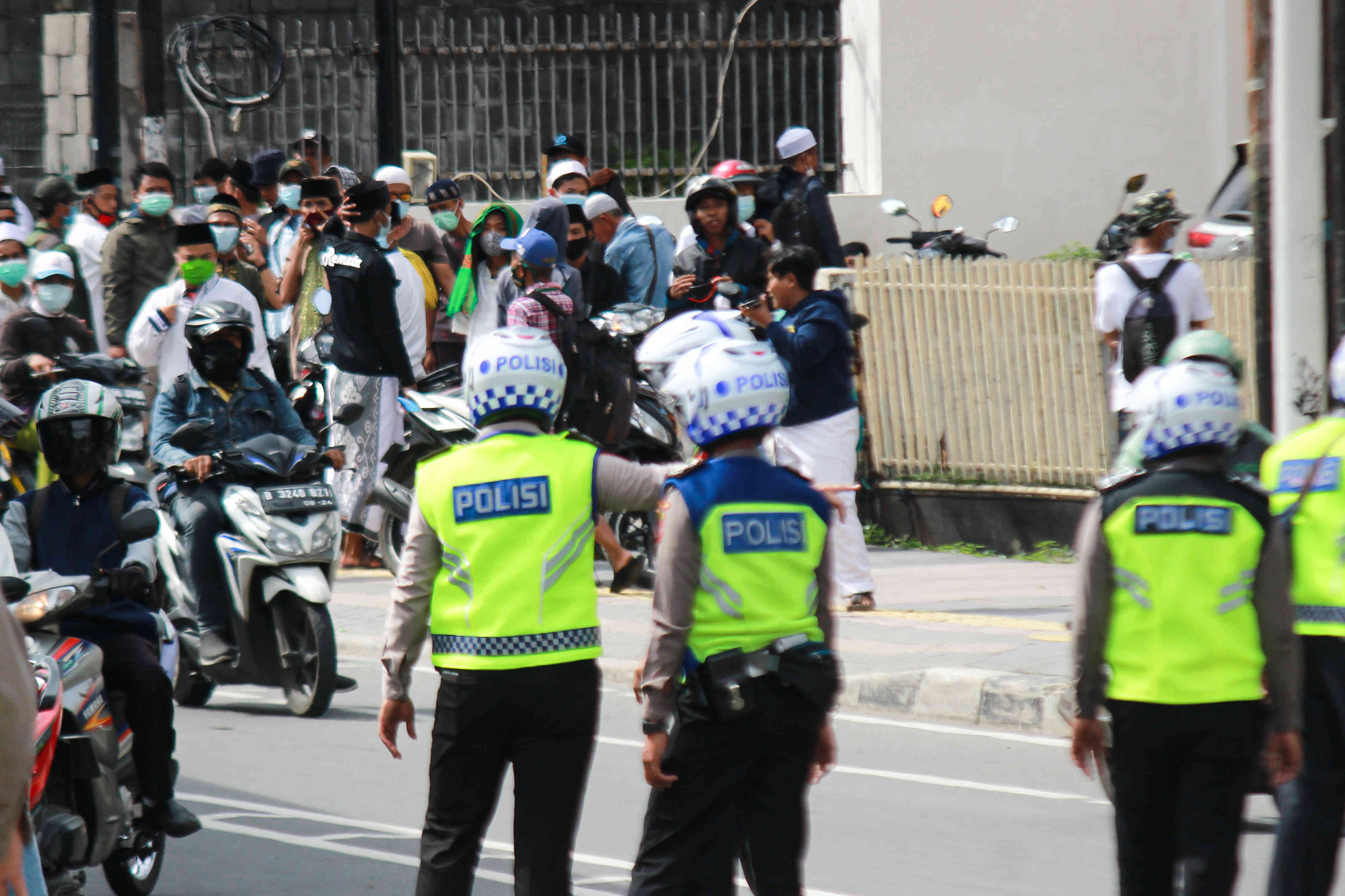 Demo Massa aksi 1812, di kawasan Medan Merdeka Selatan, Jakarta, Jumat (18/12/2020).