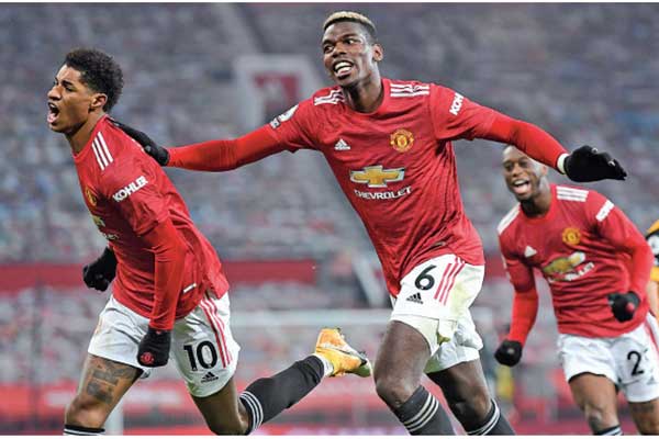 Ujung tombak Manchester United Marcus Rashford (kiri) meluapkan kegembiraan setelah menjebol gawang Wolverhampton Wanderers