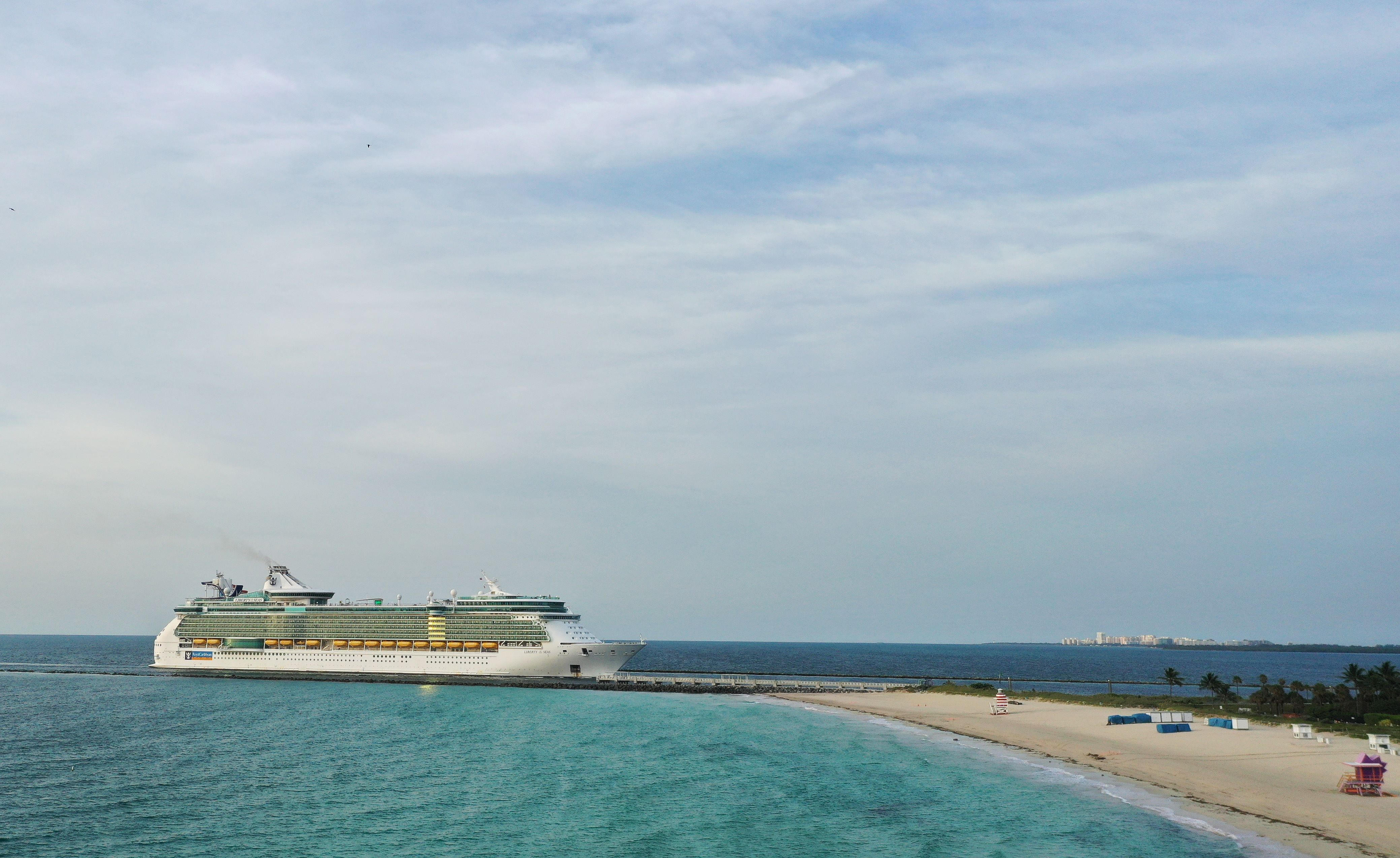 Ilustrasi kapal Royal Caribbean