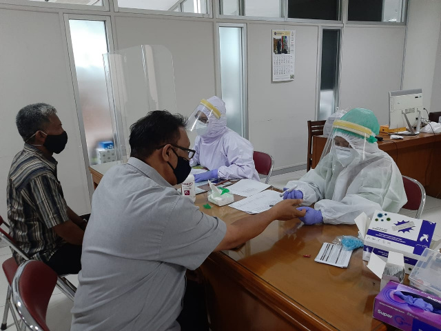 UMS gelar rapid test bagi civitas akademik di Kampus Pabelan, Rabun(2/12/2020).