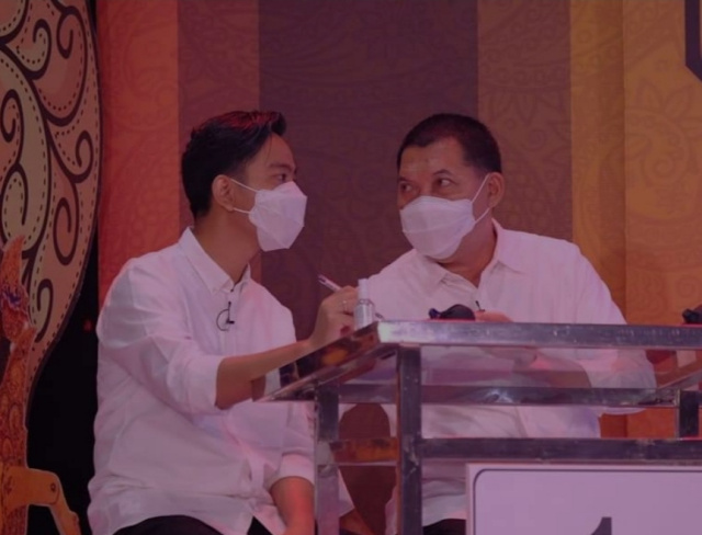 Gibran Rakabuming Raka-Teguh Prakosa saat tampil dalam debat II Pilkada Surakarta