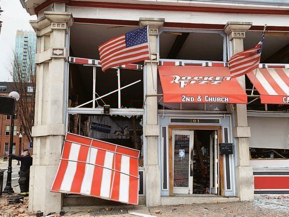 LEDAKAN BOM DI HARI NATAL: Foto dari halaman Twitter Departemen Pemadam Kebakaran Nashville memperlihatkan bangunan yang rusak parah 