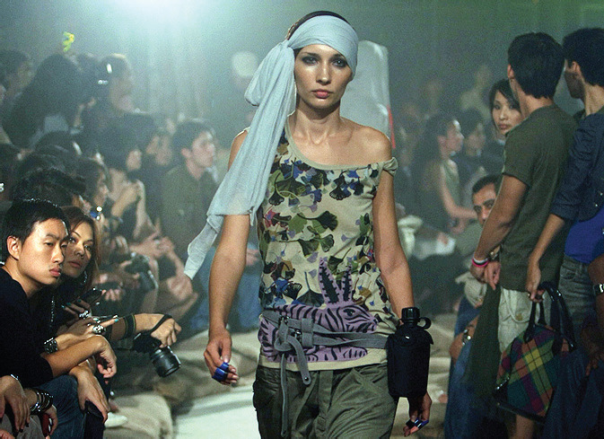 Julia saat fashion show sebelum masa pandemi covid-19.